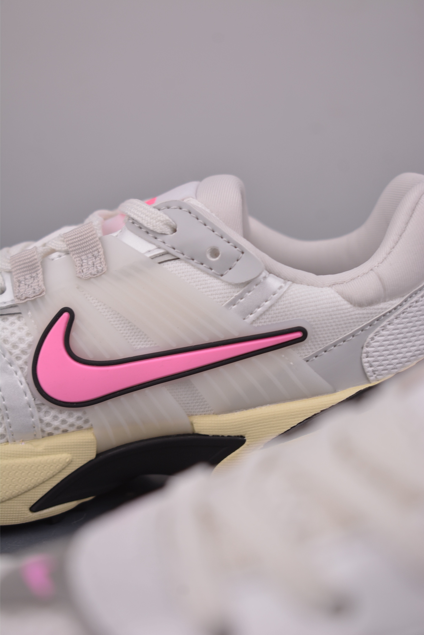 180 NIKE V2K Runtekk 版本 减震防滑复古低帮跑步鞋 FD0736-114