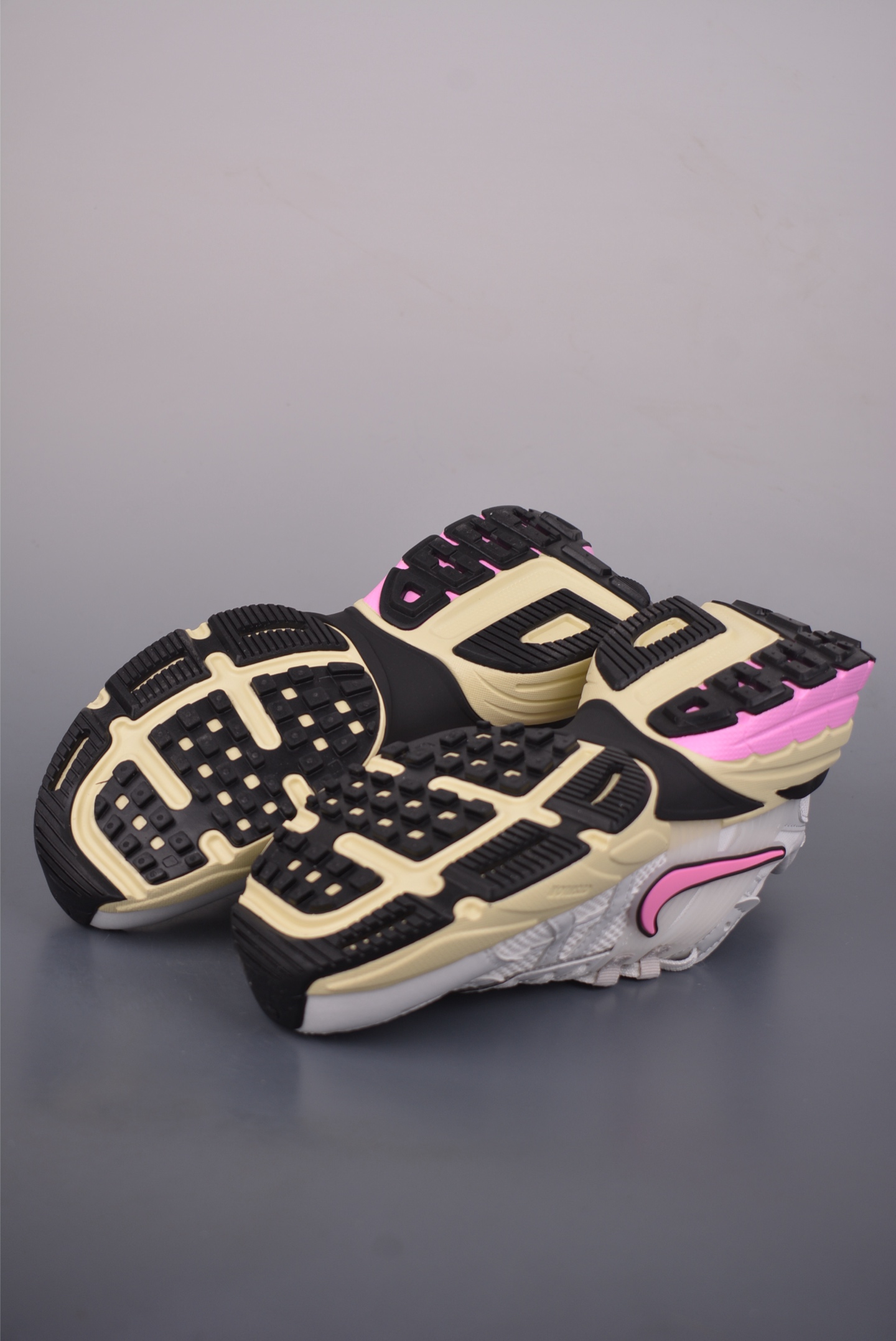 180 NIKE V2K Runtekk 版本 减震防滑复古低帮跑步鞋 FD0736-114