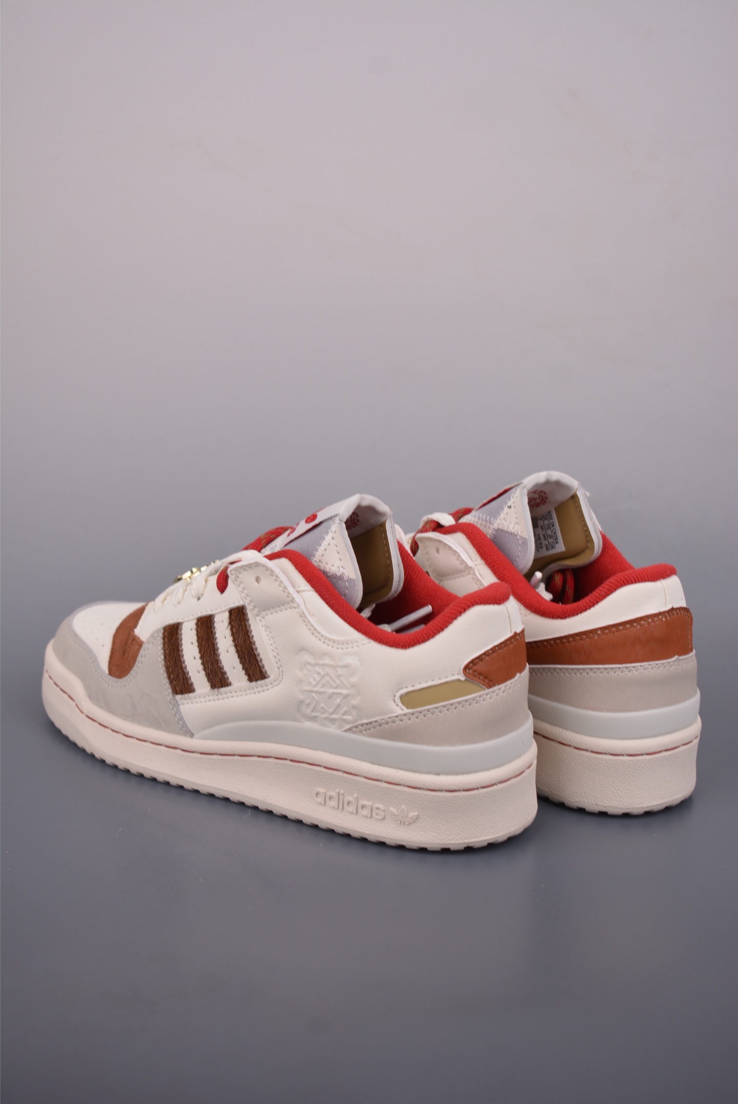 200 海外渠道版 原盒原标 马年限定 Adidas Forum LOW CL 三叶草低邦 经典魔术贴复古板鞋 KJ8751-Chinese UA Cheap High Quatity Brand Clothes Bags handbags Sneakers wholesale wholesaler seller from China Factory suppliers Fashion Clothing Shoes best Quality Beautiful Price 200 海外渠道版 原盒原标 马年限定 Adidas Forum LOW CL 三叶草低邦 经典魔术贴复古板鞋 KJ8751