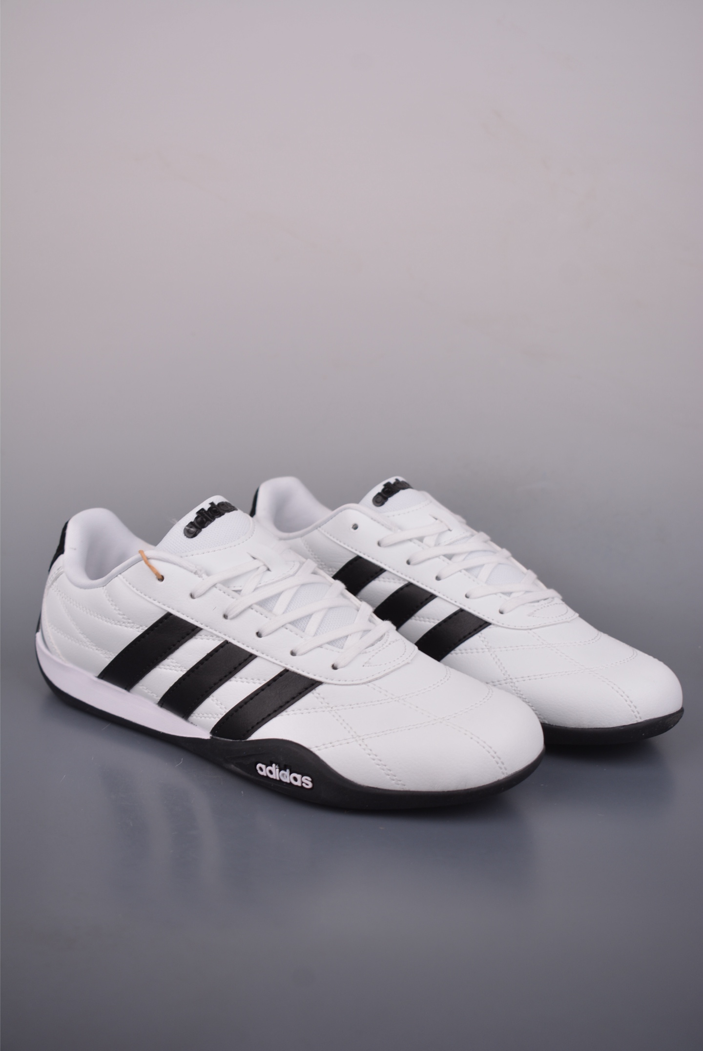 阿迪达斯Adidas Adiracer 2026 三叶草复古防滑耐磨低帮运动鞋 HQ9160 阿迪达斯Adidas Adiracer 2026 三叶草复古防滑耐磨低帮运动鞋 HQ9160