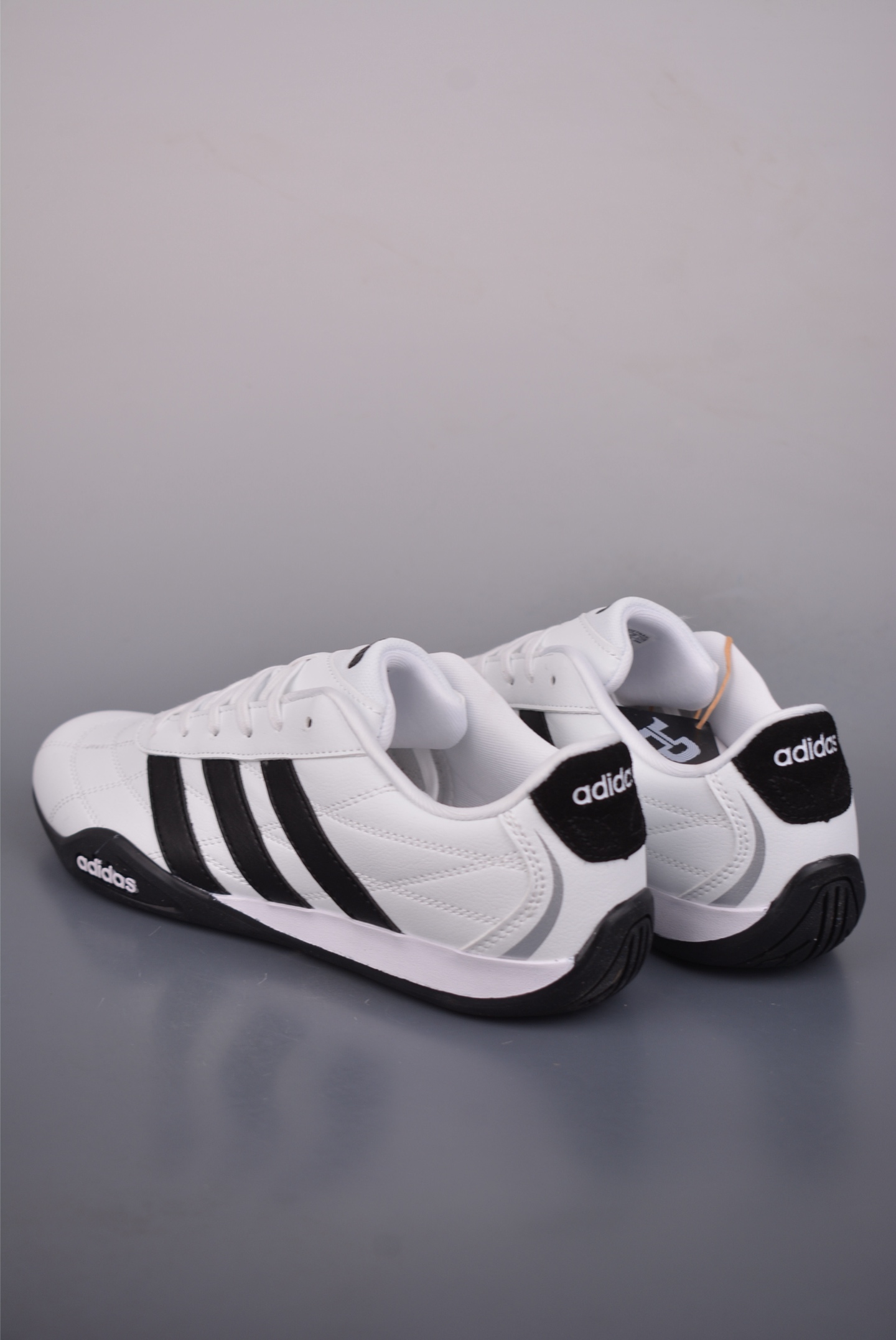 阿迪达斯Adidas Adiracer 2026 三叶草复古防滑耐磨低帮运动鞋 HQ9160 阿迪达斯Adidas Adiracer 2026 三叶草复古防滑耐磨低帮运动鞋 HQ9160