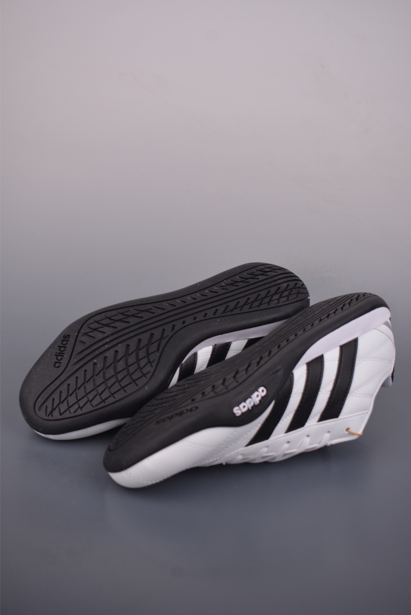 阿迪达斯Adidas Adiracer 2026 三叶草复古防滑耐磨低帮运动鞋 HQ9160 阿迪达斯Adidas Adiracer 2026 三叶草复古防滑耐磨低帮运动鞋 HQ9160