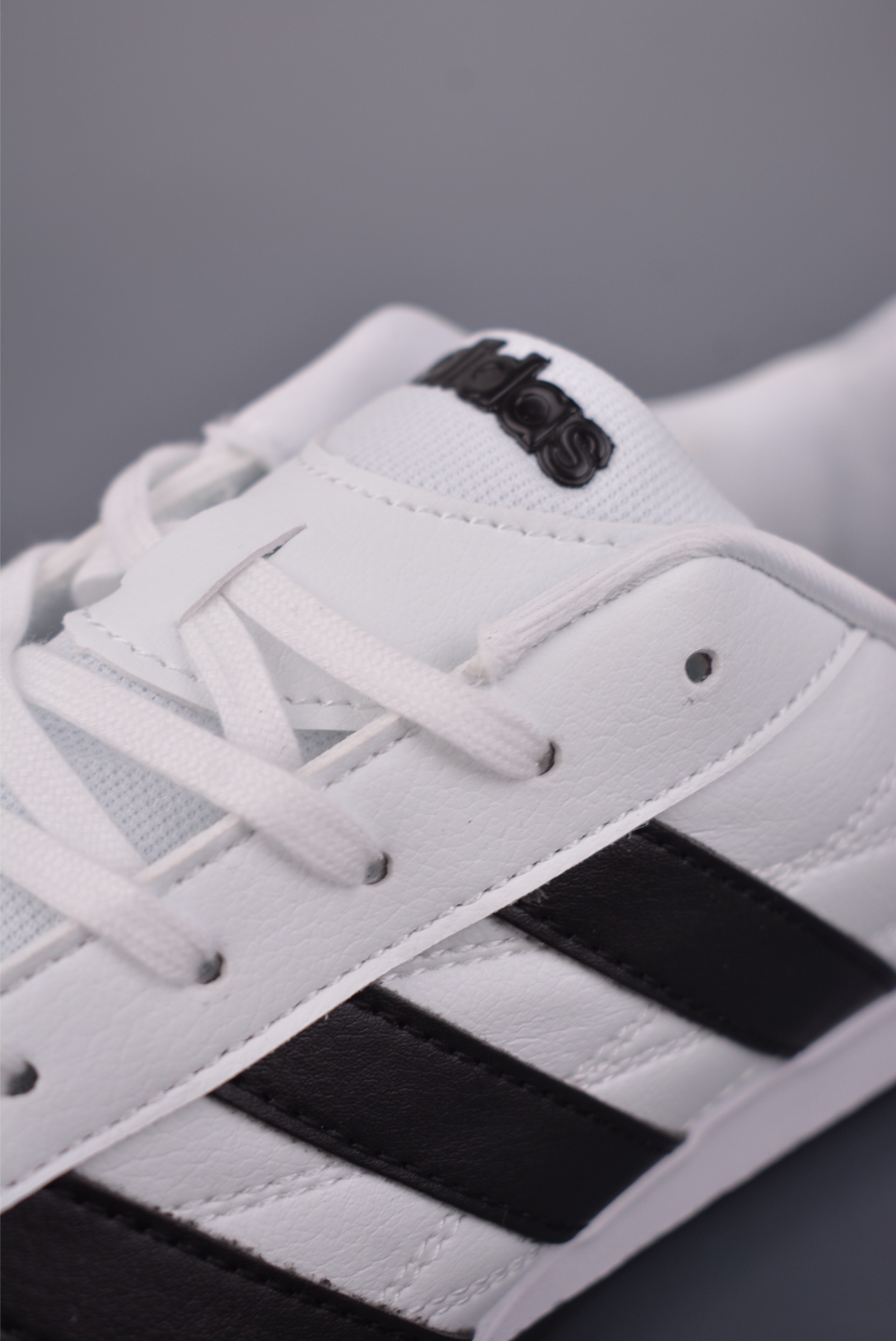 阿迪达斯Adidas Adiracer 2026 三叶草复古防滑耐磨低帮运动鞋 HQ9160 阿迪达斯Adidas Adiracer 2026 三叶草复古防滑耐磨低帮运动鞋 HQ9160