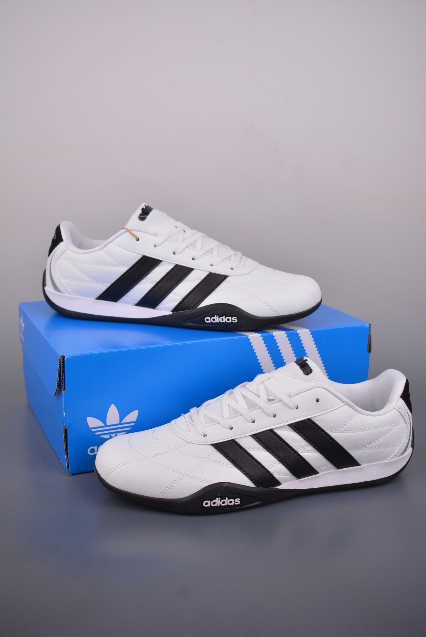 阿迪达斯Adidas Adiracer 2026 三叶草复古防滑耐磨低帮运动鞋 HQ9160 阿迪达斯Adidas Adiracer 2026 三叶草复古防滑耐磨低帮运动鞋 HQ9160