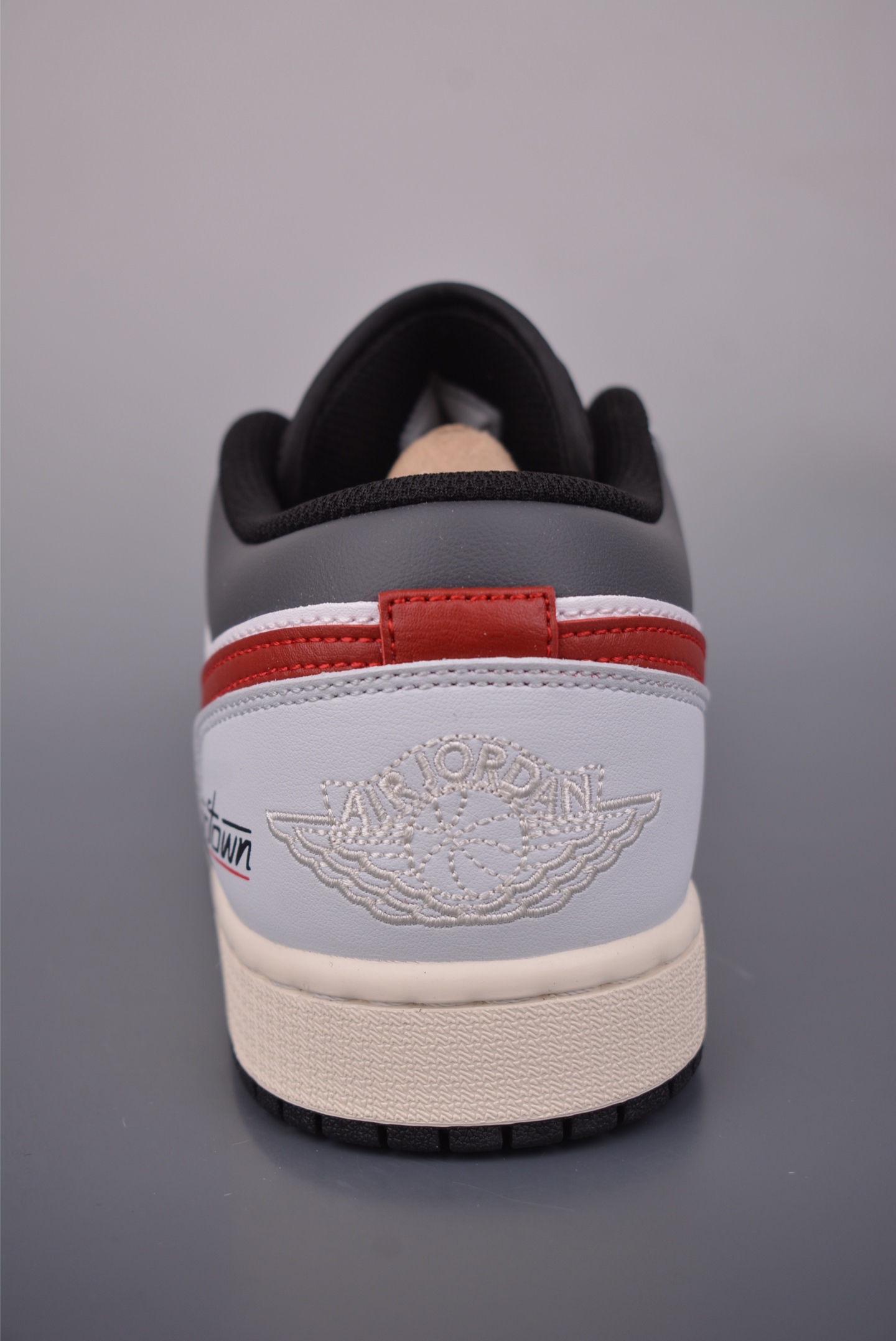 200 Air Jordan 1 Low 马年限定 AJ1乔1低帮休闲板鞋 553558-081-Chinese UA Cheap High Quatity Brand Clothes Bags handbags Sneakers wholesale wholesaler seller from China Factory suppliers Fashion Clothing Shoes best Quality Beautiful Price 200 Air Jordan 1 Low 马年限定 AJ1乔1低帮休闲板鞋 553558-081