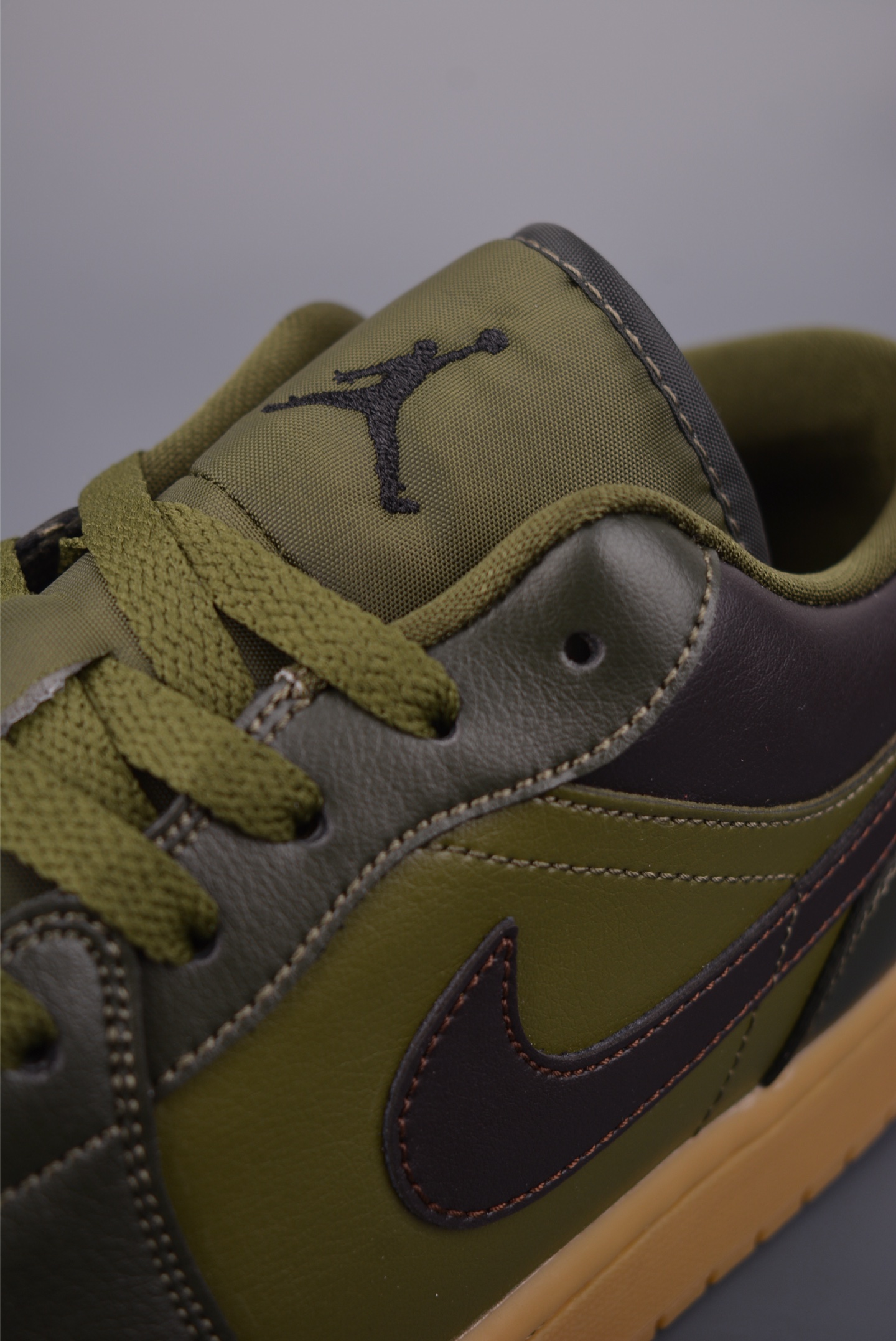 200 Air Jordan 1 Low 墨绿 AJ1乔1低帮休闲板鞋 IR0840-325-Chinese UA Cheap High Quatity Brand Clothes Bags handbags Sneakers wholesale wholesaler seller from China Factory suppliers Fashion Clothing Shoes best Quality Beautiful Price 200 Air Jordan 1 Low 墨绿 AJ1乔1低帮休闲板鞋 IR0840-325