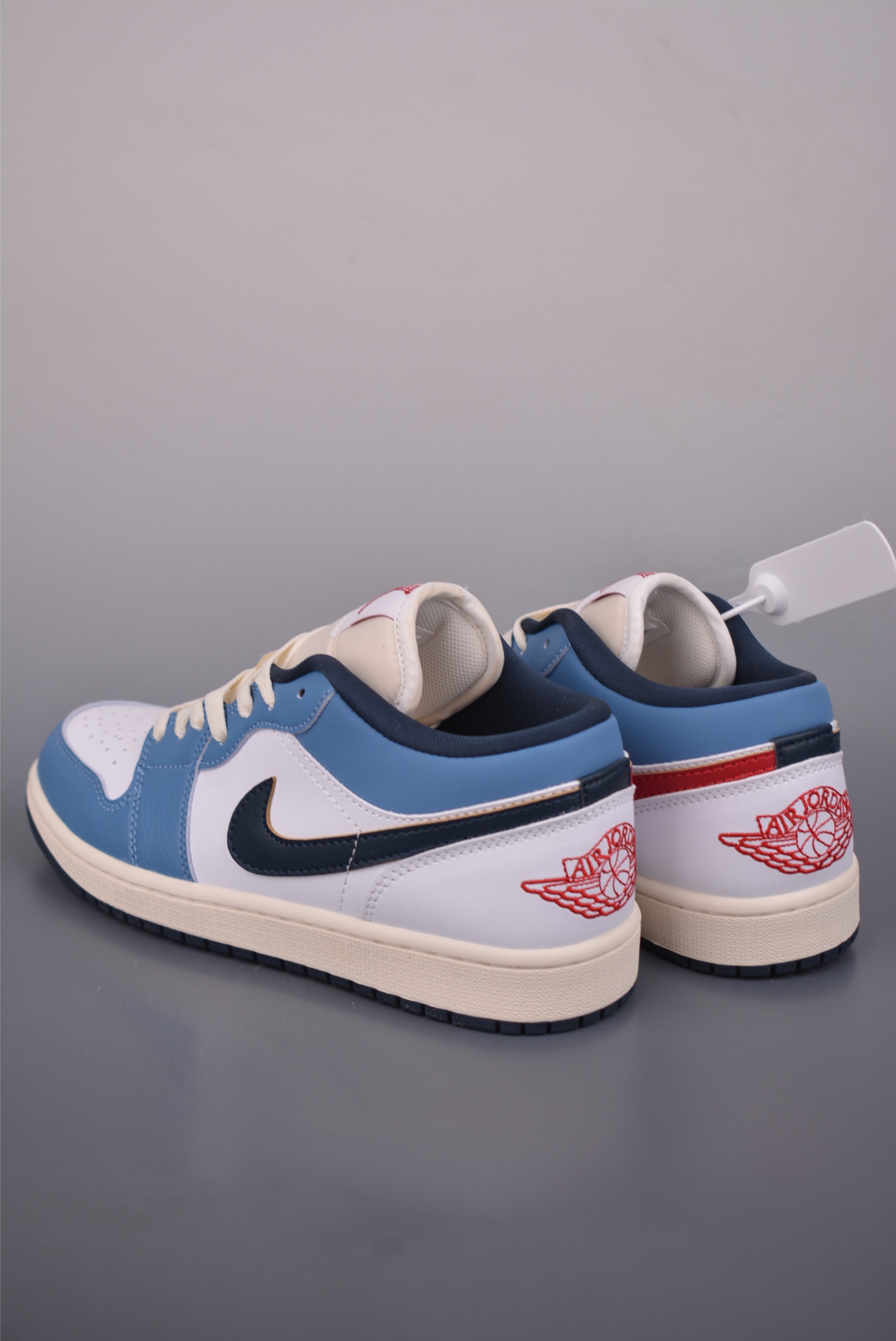 Air Jordan 1 Low 白蓝红 AJ1乔1低帮休闲板鞋 HM3711-144 Air Jordan 1 Low 白蓝红 AJ1乔1低帮休闲板鞋 HM3711-144