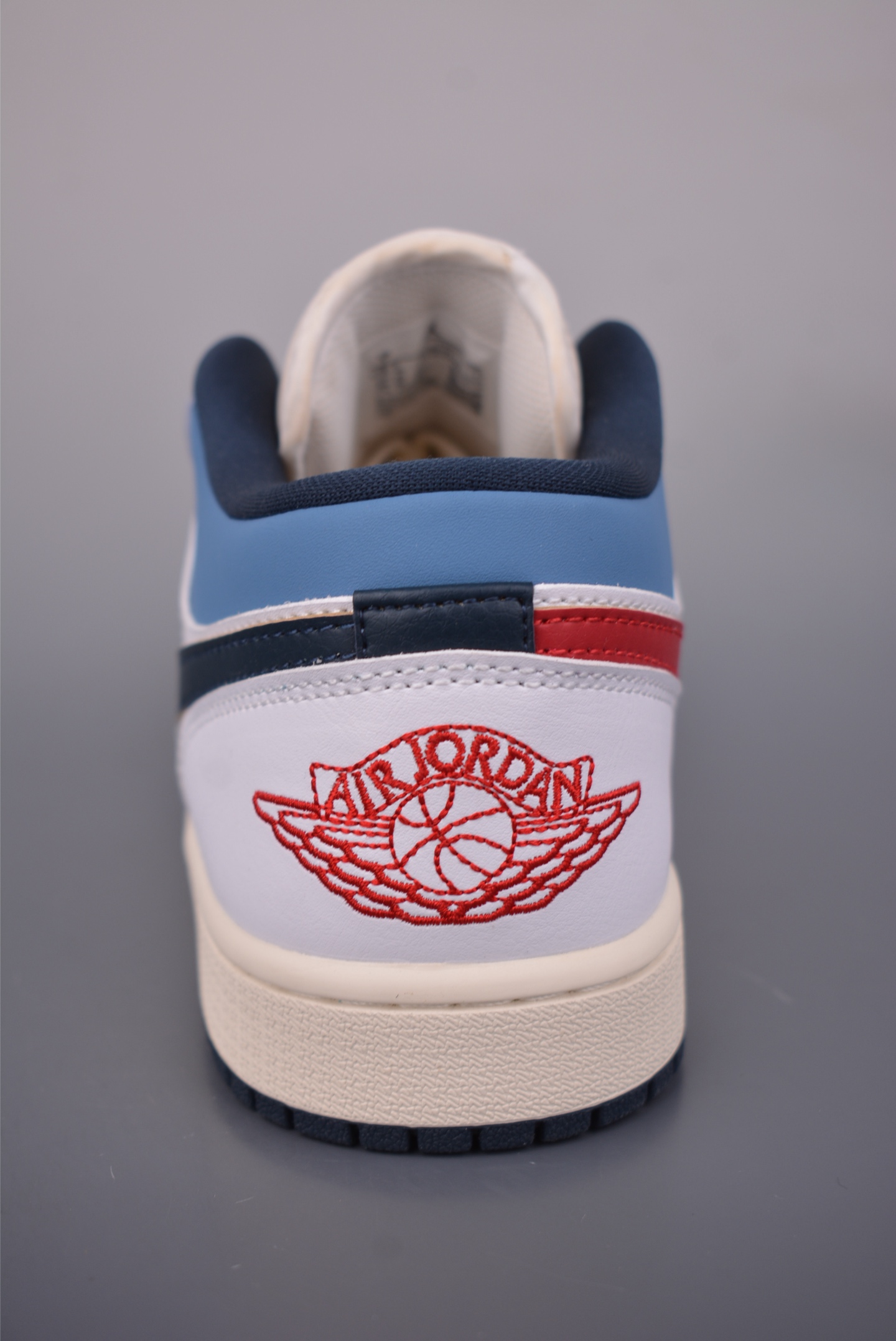 Air Jordan 1 Low 白蓝红 AJ1乔1低帮休闲板鞋 HM3711-144 Air Jordan 1 Low 白蓝红 AJ1乔1低帮休闲板鞋 HM3711-144