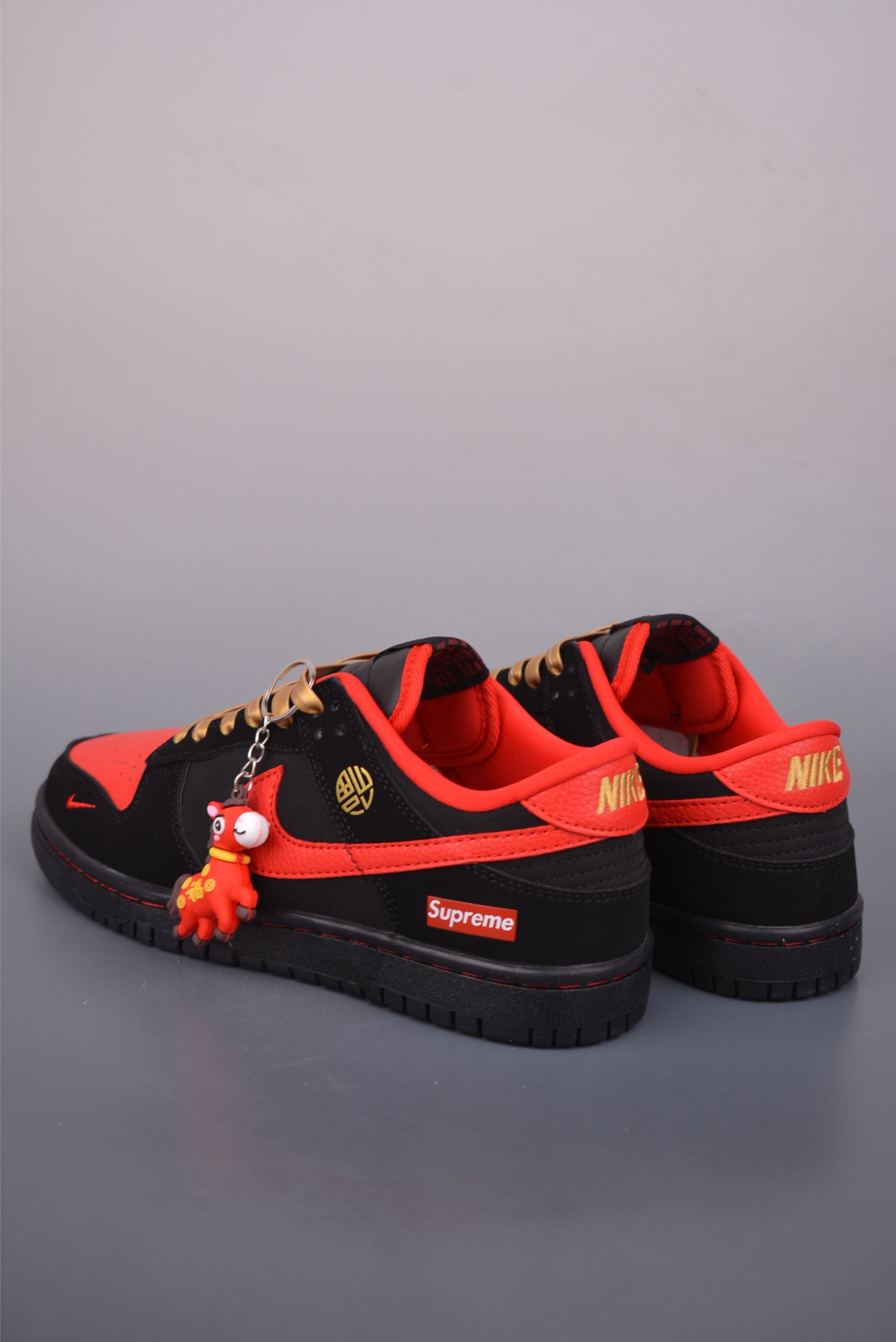 280 Nike SB Dunk Low Supreme联名 NH0601-488-Chinese UA Cheap High Quatity Brand Clothes Bags handbags Sneakers wholesale wholesaler seller from China Factory suppliers Fashion Clothing Shoes best Quality Beautiful Price 280 Nike SB Dunk Low Supreme联名 NH0601-488