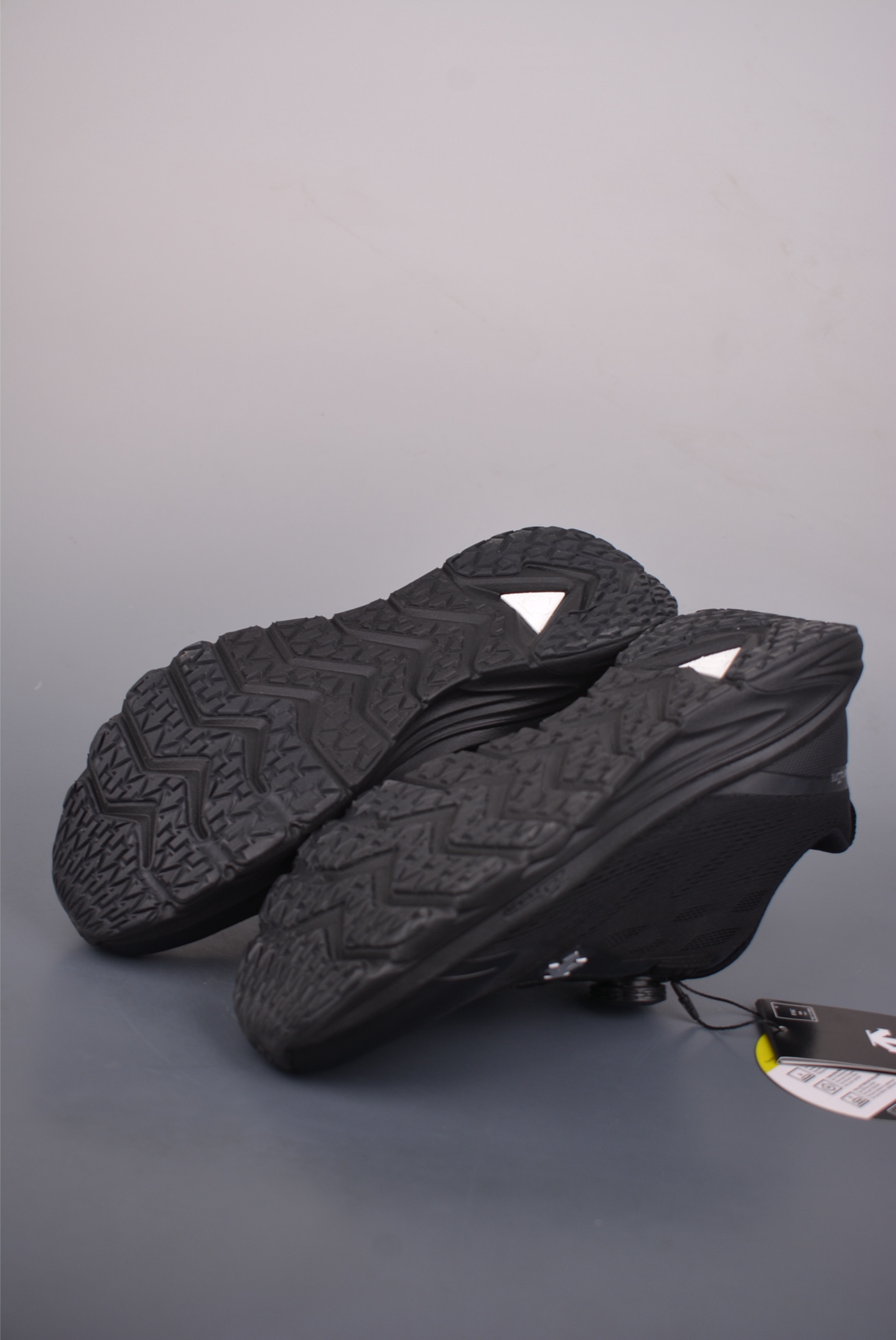 360 DESCENTE迪桑特 EASE WIRE 时尚休闲运动覆盖防水男子越野跑鞋 D4231RRN23-Chinese UA Cheap High Quatity Brand Clothes Bags handbags Sneakers wholesale wholesaler seller from China Factory suppliers Fashion Clothing Shoes best Quality Beautiful Price 360 DESCENTE迪桑特 EASE WIRE 时尚休闲运动覆盖防水男子越野跑鞋 D4231RRN23