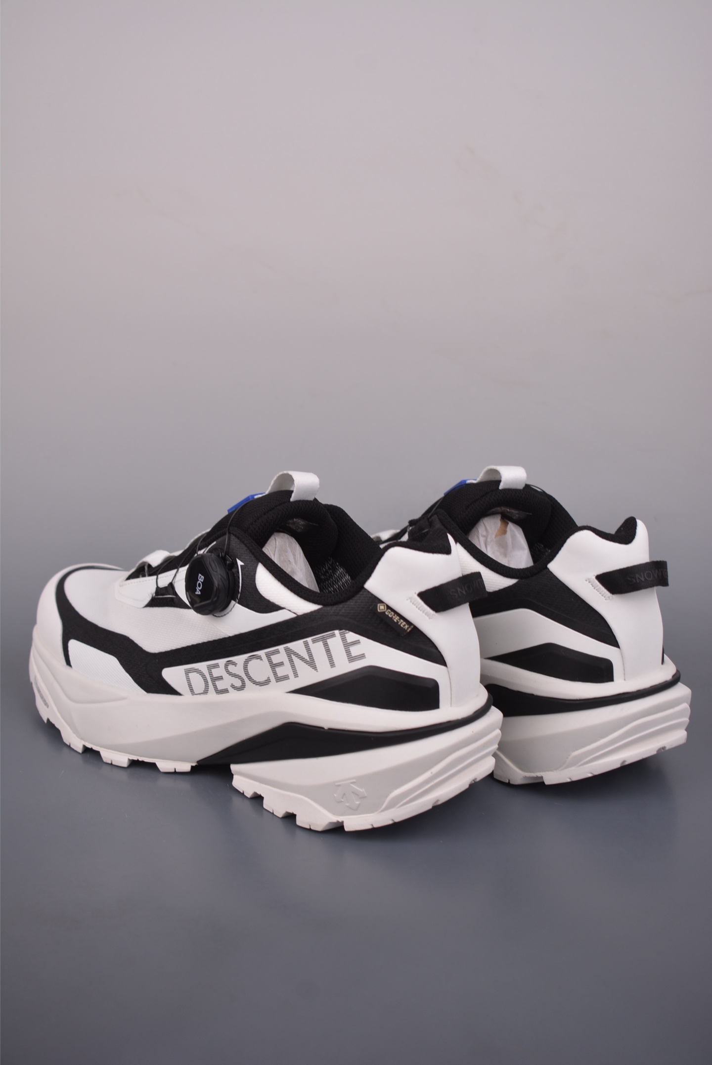 260 DESCENTE迪桑特 SNOW TREK GTX 时尚休闲运动覆盖防水男子越野跑鞋 D5131SSN38