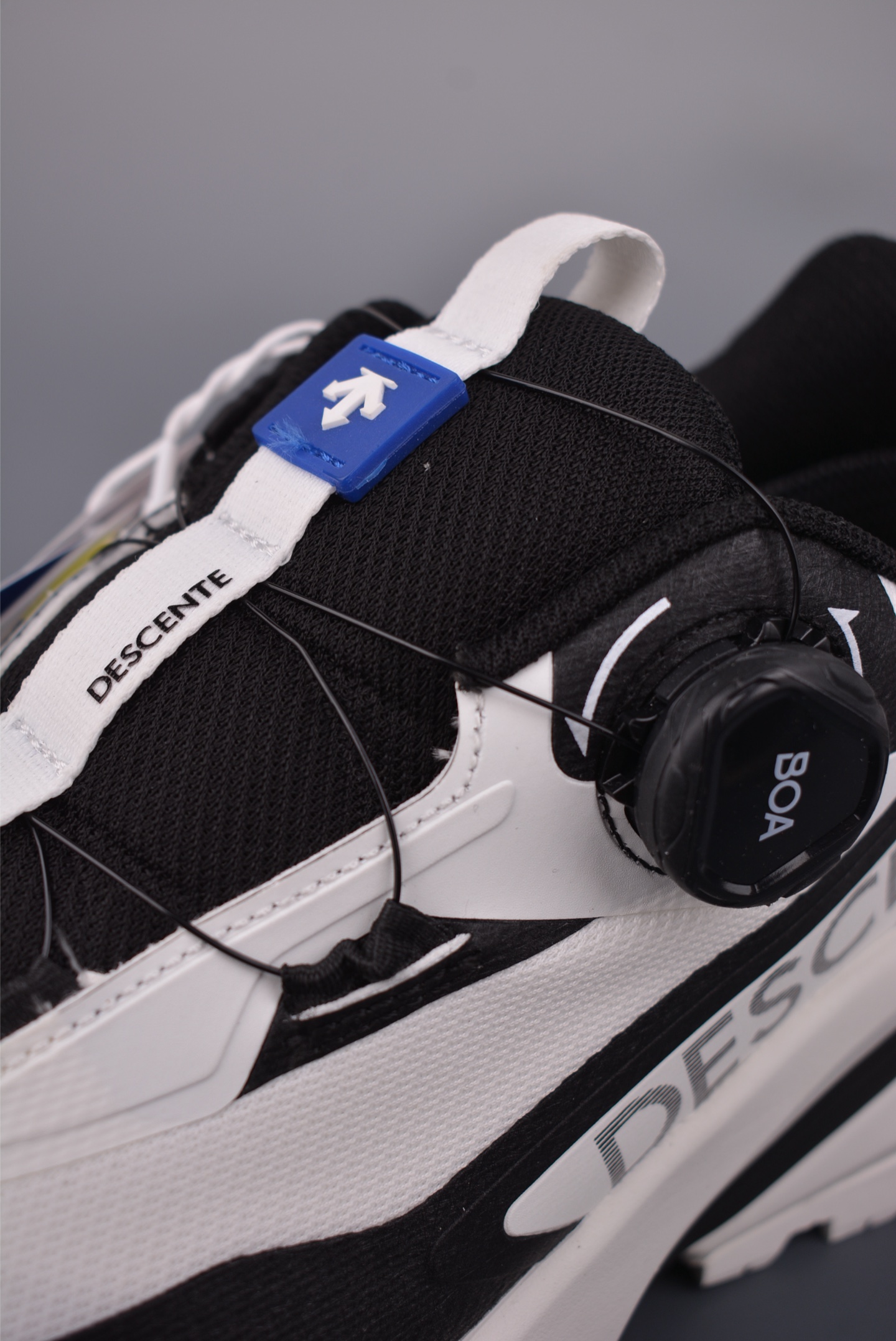 260 DESCENTE迪桑特 SNOW TREK GTX 时尚休闲运动覆盖防水男子越野跑鞋 D5131SSN38
