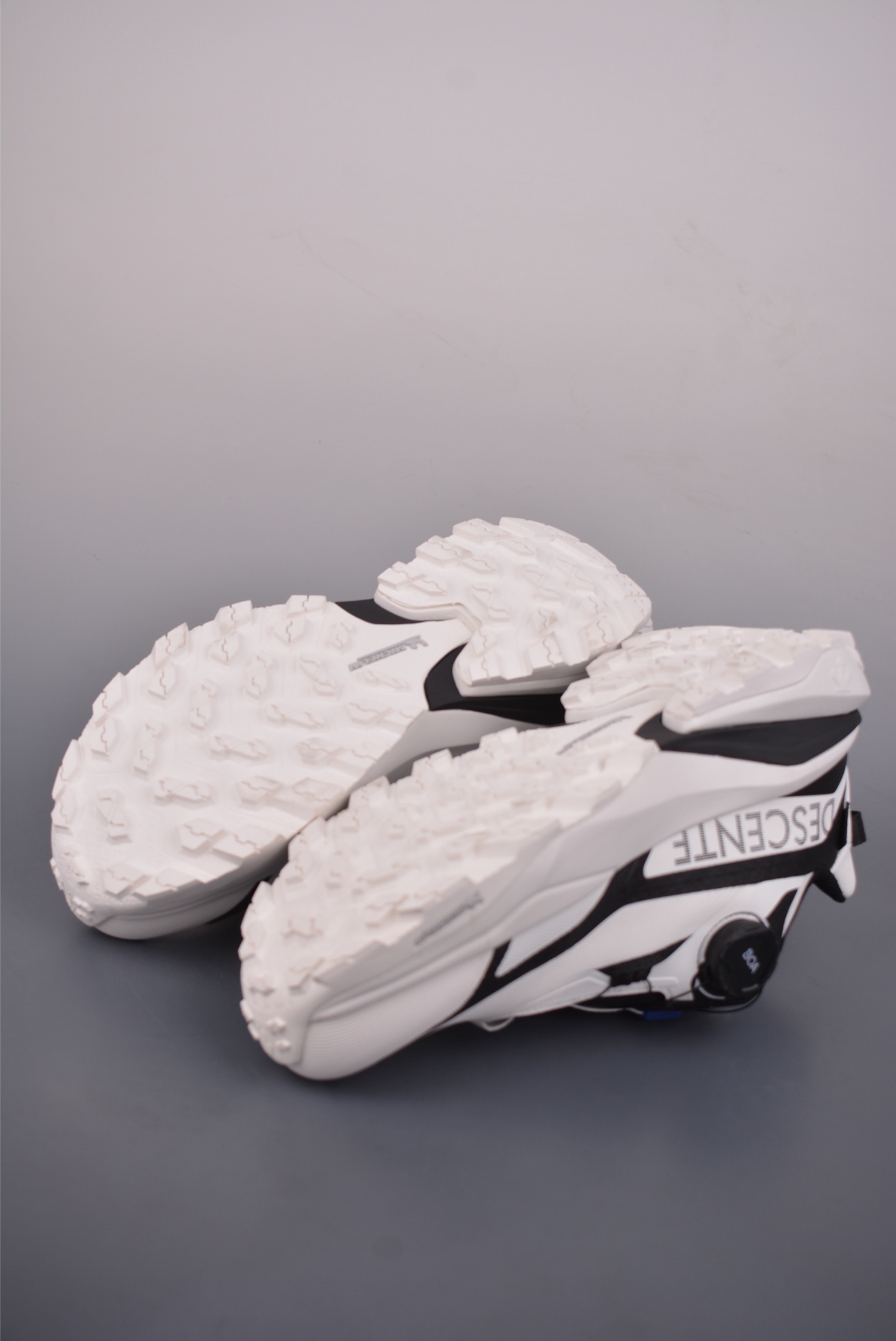 260 DESCENTE迪桑特 SNOW TREK GTX 时尚休闲运动覆盖防水男子越野跑鞋 D5131SSN38