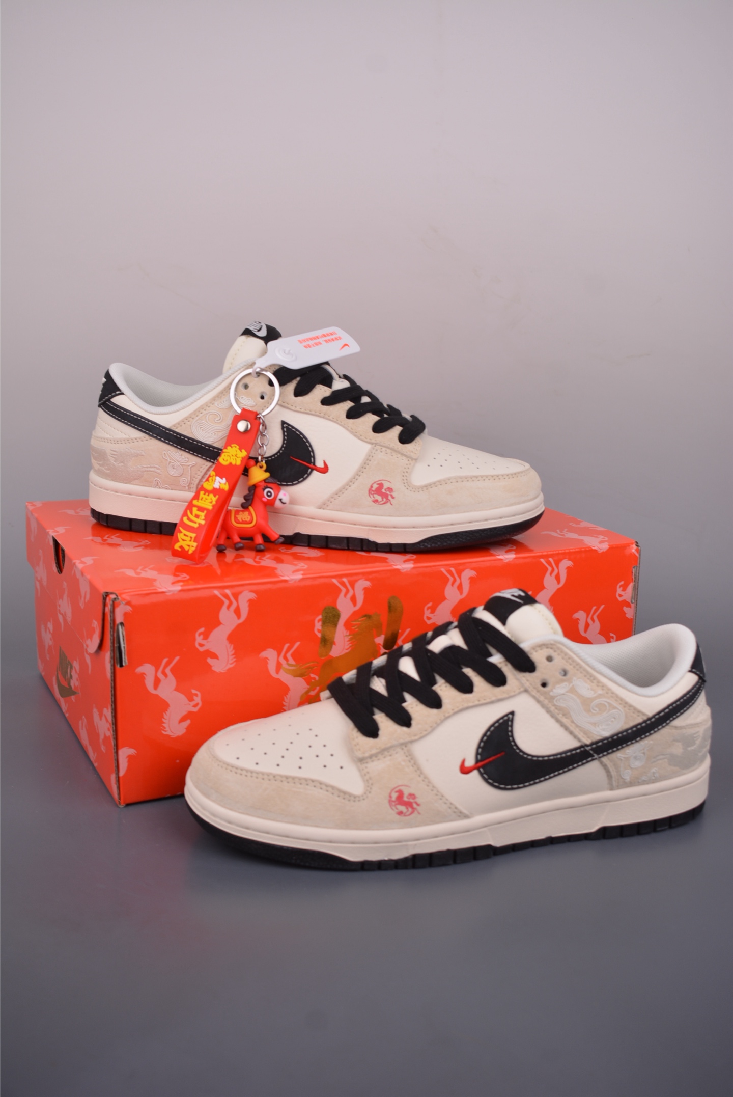280 Nike SB Dunk Low 马年限定 ZH2598-802-Chinese UA Cheap High Quatity Brand Clothes Bags handbags Sneakers wholesale wholesaler seller from China Factory suppliers Fashion Clothing Shoes best Quality Beautiful Price 280 Nike SB Dunk Low 马年限定 ZH2598-802