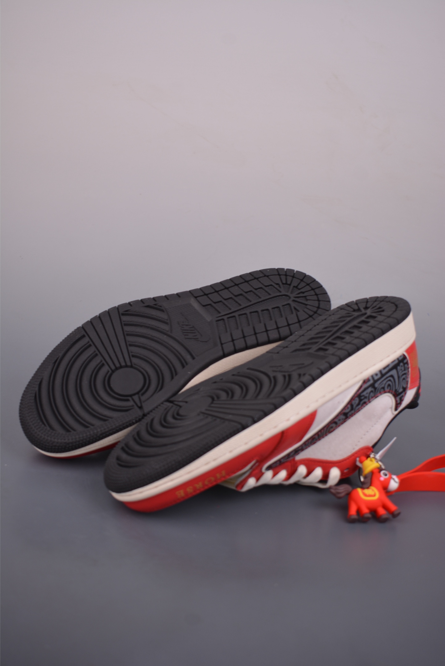 280 Fragment x Travis Scott x 马年限定 Air Jordan 1 Low 三方联名倒钩 FC1688-249-Chinese UA Cheap High Quatity Brand Clothes Bags handbags Sneakers wholesale wholesaler seller from China Factory suppliers Fashion Clothing Shoes best Quality Beautiful Price 280 Fragment x Travis Scott x 马年限定 Air Jordan 1 Low 三方联名倒钩 FC1688-249