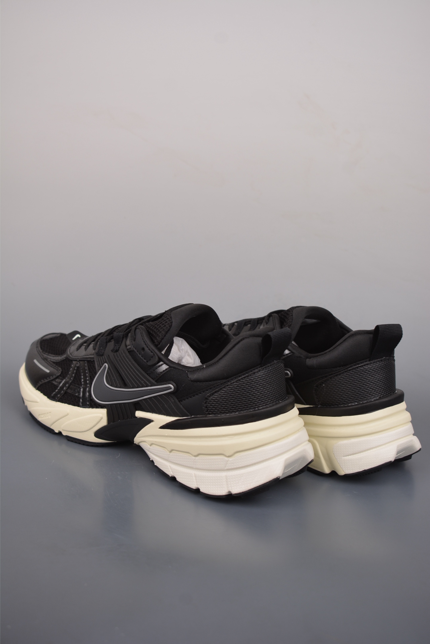NIKE V2K Runtekk 版本 减震防滑复古低帮跑步鞋 FD0736-012-Top High Quatity Cheap Sneakers Fashion Clothing Clothes Bags handbags Shoes of all Brand wholesale With The best Quality And Beautiful Price from China Factory Chinese suppliers wholesaler seller NIKE V2K Runtekk 版本 减震防滑复古低帮跑步鞋 FD0736-012