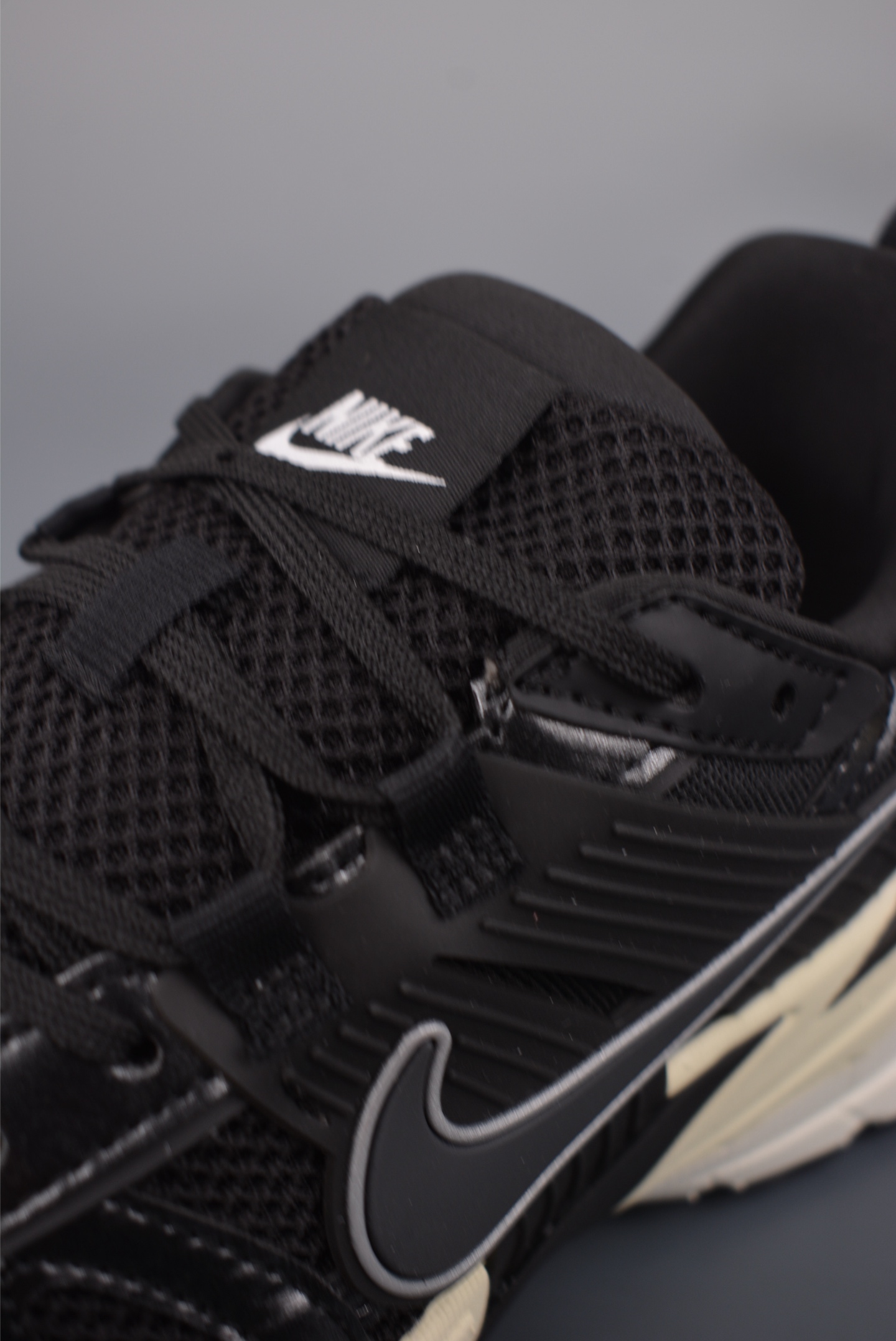 NIKE V2K Runtekk 版本 减震防滑复古低帮跑步鞋 FD0736-012-Top High Quatity Cheap Sneakers Fashion Clothing Clothes Bags handbags Shoes of all Brand wholesale With The best Quality And Beautiful Price from China Factory Chinese suppliers wholesaler seller NIKE V2K Runtekk 版本 减震防滑复古低帮跑步鞋 FD0736-012