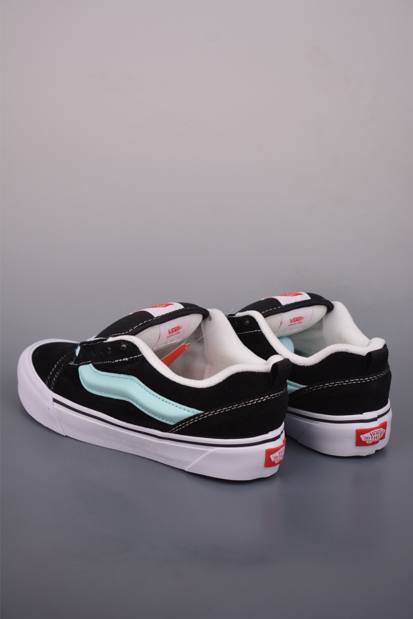140 Vans Knu Skool 2026新款 复古休闲胖胖面包鞋 VN000D22EMB-Chinese UA Cheap High Quatity Brand Clothes Bags handbags Sneakers wholesale wholesaler seller from China Factory suppliers Fashion Clothing Shoes best Quality Beautiful Price 140 Vans Knu Skool 2026新款 复古休闲胖胖面包鞋 VN000D22EMB