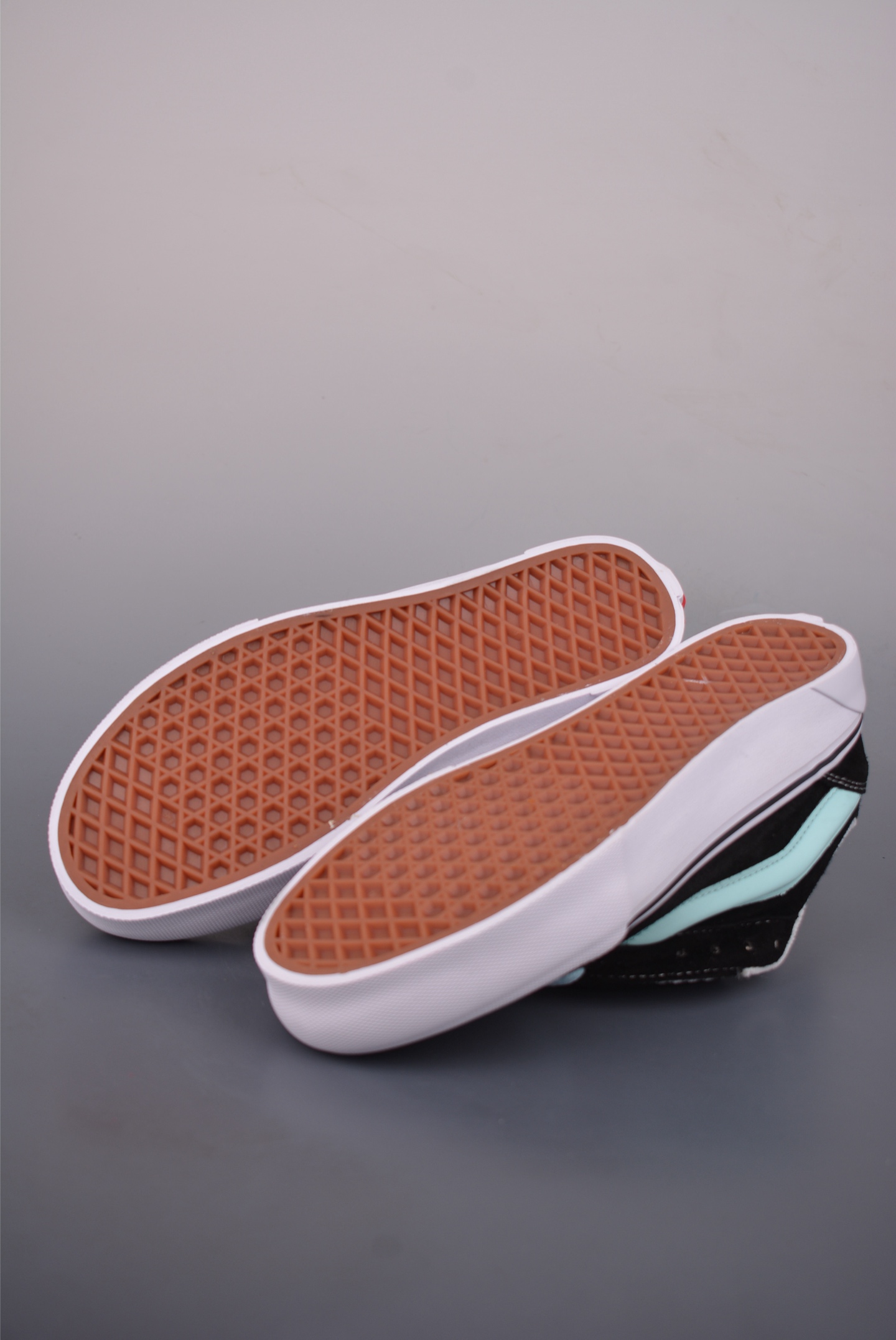 140 Vans Knu Skool 2026新款 复古休闲胖胖面包鞋 VN000D22EMB-Chinese UA Cheap High Quatity Brand Clothes Bags handbags Sneakers wholesale wholesaler seller from China Factory suppliers Fashion Clothing Shoes best Quality Beautiful Price 140 Vans Knu Skool 2026新款 复古休闲胖胖面包鞋 VN000D22EMB