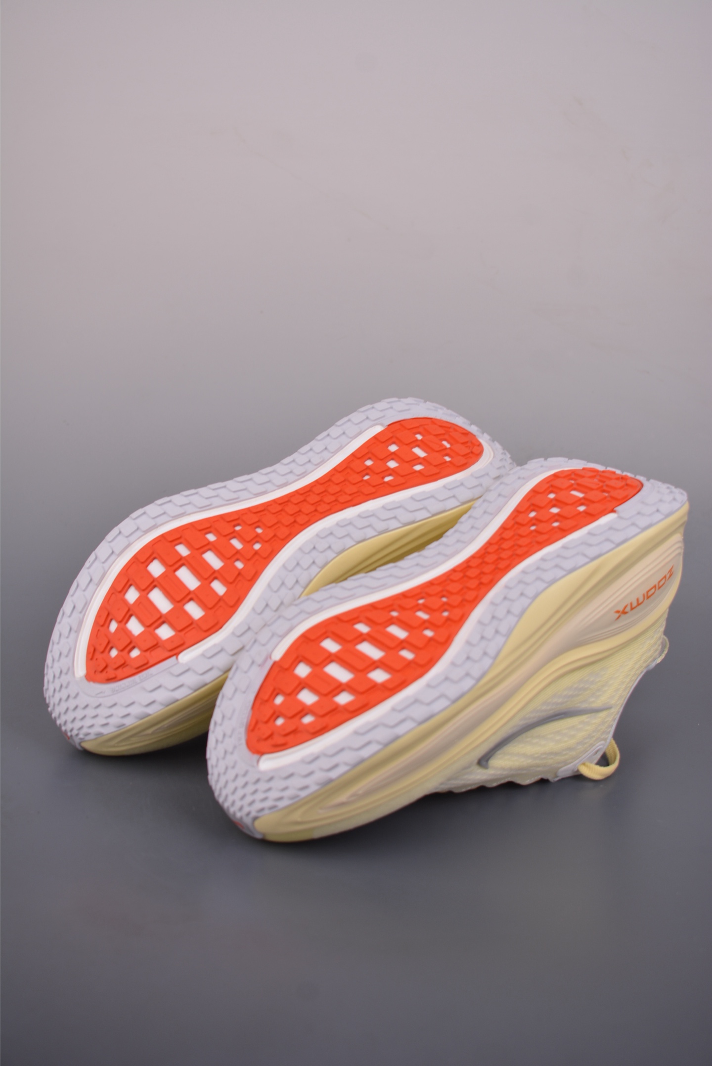 180 Nike Air Zoom Vomero Plus IM5020-100-Chinese UA Cheap High Quatity Brand Clothes Bags handbags Sneakers wholesale wholesaler seller from China Factory suppliers Fashion Clothing Shoes best Quality Beautiful Price 180 Nike Air Zoom Vomero Plus IM5020-100