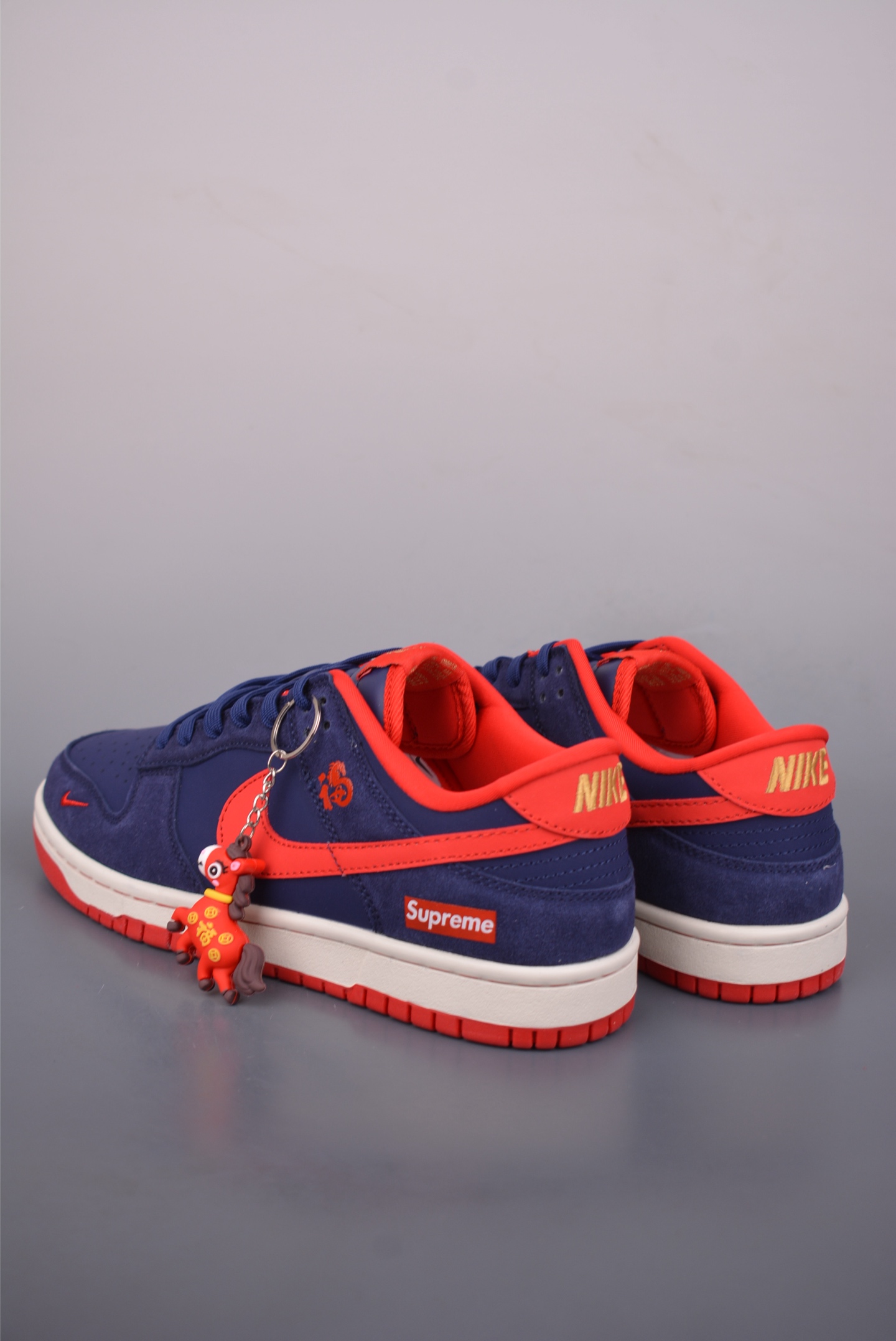 Nike SB Dunk Low Supreme联名 NH0601-487-Top High Quatity Cheap Sneakers Fashion Clothing Clothes Bags handbags Shoes of all Brand wholesale With The best Quality And Beautiful Price from China Factory Chinese suppliers wholesaler seller Nike SB Dunk Low Supreme联名 NH0601-487
