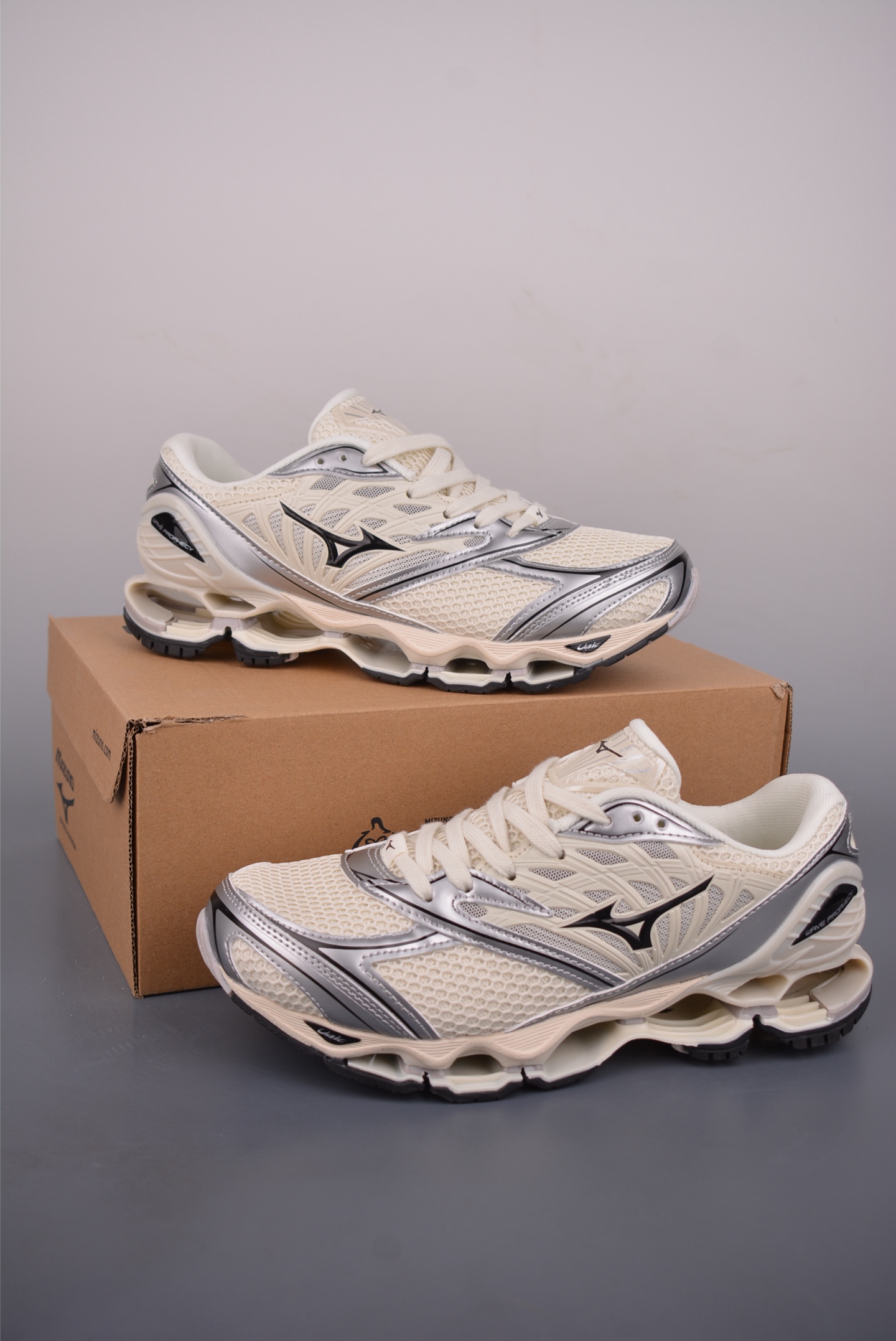 Mizuno 美津浓 SPORTSTYLE 复古时尚休闲舒适减震运动跑步鞋 D1GA222-Top High Quatity Cheap Sneakers Fashion Clothing Clothes Bags handbags Shoes of all Brand wholesale With The best Quality And Beautiful Price from China Factory Chinese suppliers wholesaler seller Mizuno 美津浓 SPORTSTYLE 复古时尚休闲舒适减震运动跑步鞋 D1GA222