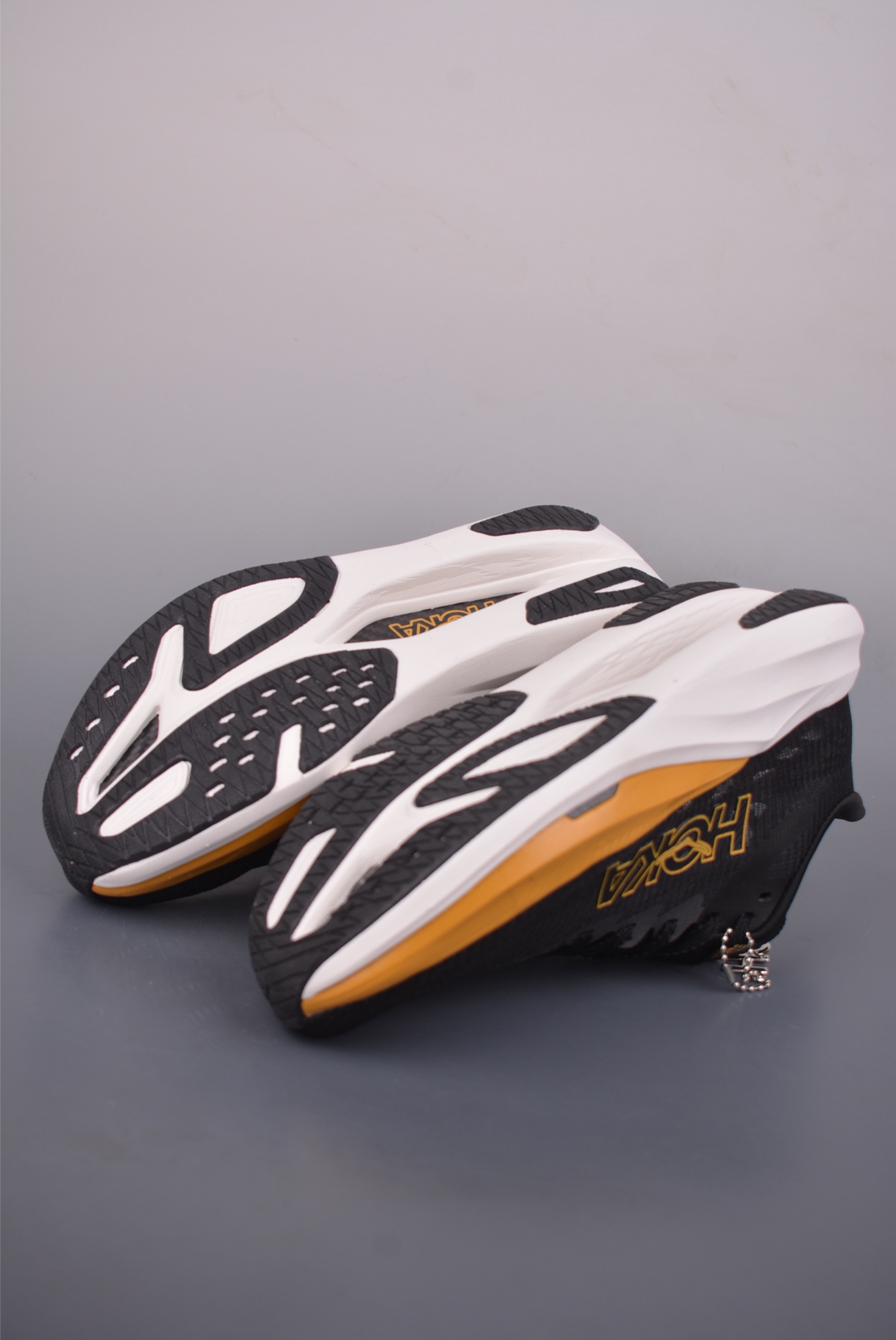 HOKA ONE ONE Mafate Speed 4 低帮专业越野跑步鞋 1168724-Top High Quatity Cheap Sneakers Fashion Clothing Clothes Bags handbags Shoes of all Brand wholesale With The best Quality And Beautiful Price from China Factory Chinese suppliers wholesaler seller HOKA ONE ONE Mafate Speed 4 低帮专业越野跑步鞋 1168724