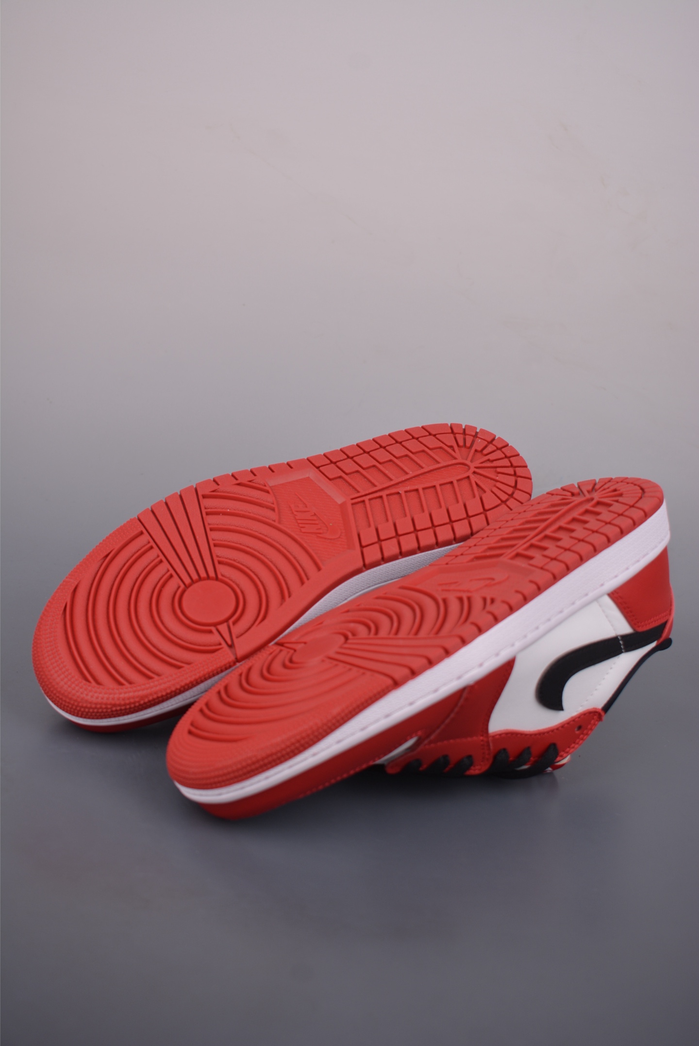 原装裸鞋级 市面最高工艺产物 Jordan Air Jordan 1 RETRO LOW Chicago 复刻白黑红 复古篮球鞋 HQ6998-600-Top High Quatity Cheap Sneakers Fashion Clothing Clothes Bags handbags Shoes of all Brand wholesale With The best Quality And Beautiful Price from China Factory Chinese suppliers wholesaler seller 原装裸鞋级 市面最高工艺产物 Jordan Air Jordan 1 RETRO LOW Chicago 复刻白黑红 复古篮球鞋 HQ6998-600