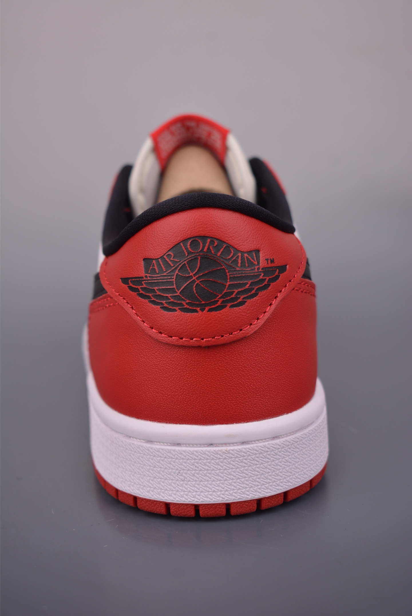 原装裸鞋级 市面最高工艺产物 Jordan Air Jordan 1 RETRO LOW Chicago 复刻白黑红 复古篮球鞋 HQ6998-600-Top High Quatity Cheap Sneakers Fashion Clothing Clothes Bags handbags Shoes of all Brand wholesale With The best Quality And Beautiful Price from China Factory Chinese suppliers wholesaler seller 原装裸鞋级 市面最高工艺产物 Jordan Air Jordan 1 RETRO LOW Chicago 复刻白黑红 复古篮球鞋 HQ6998-600