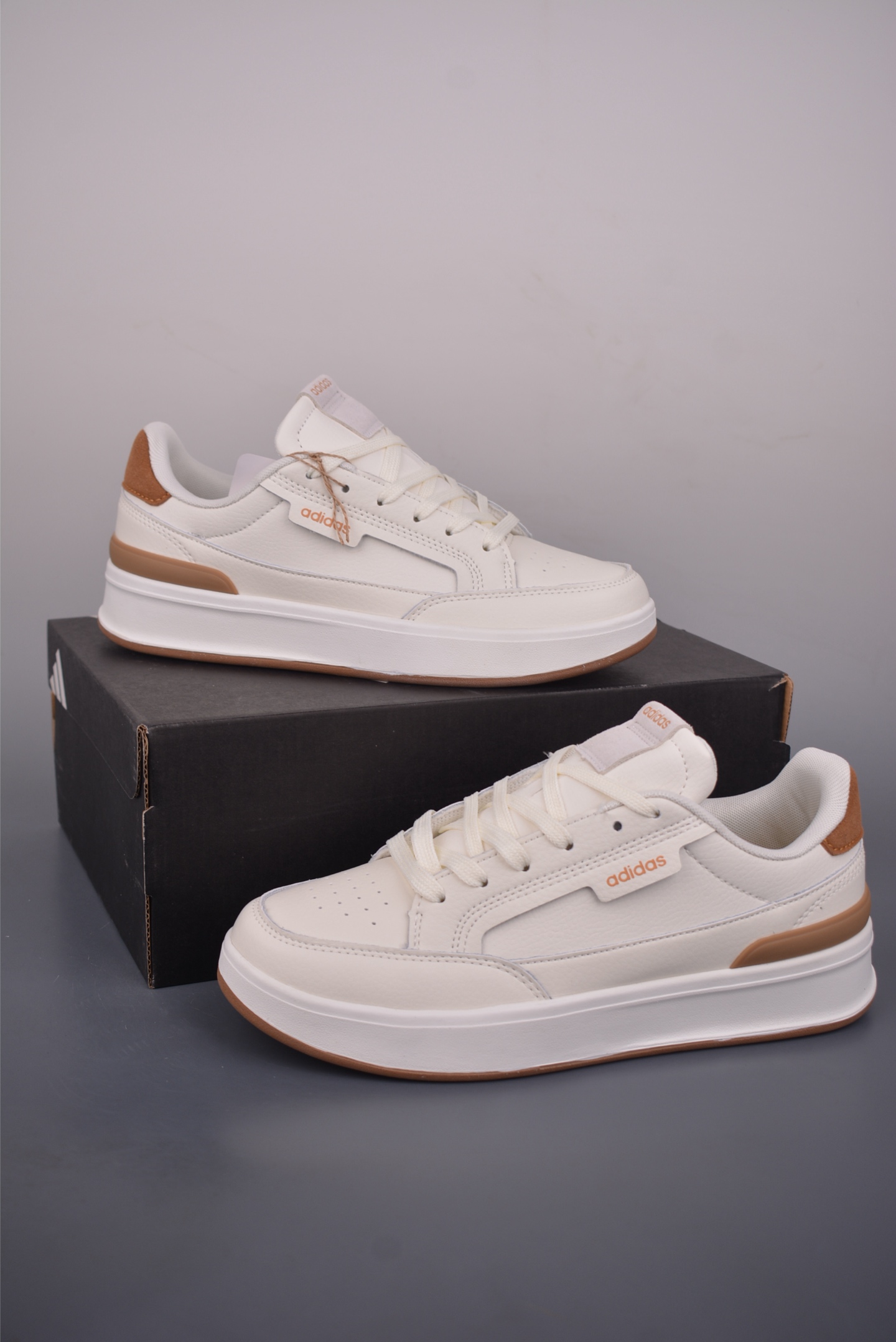 adidas 阿迪达斯 Aspyre 三叶草休闲防滑耐磨低帮板鞋 IH3930
