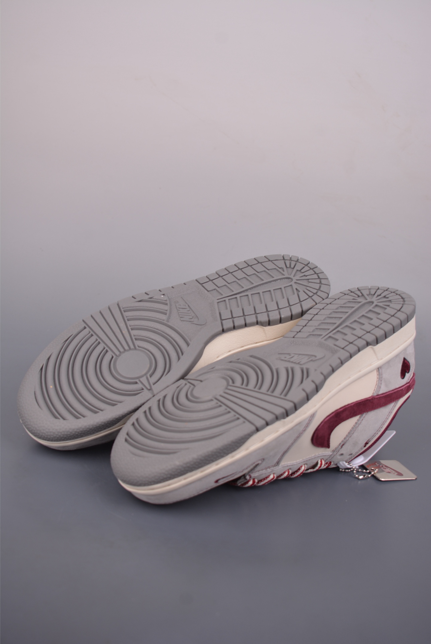 Nike SB Dunk Low 情人节限定 SG6688-009-Top High Quatity Cheap Sneakers Fashion Clothing Clothes Bags handbags Shoes of all Brand wholesale With The best Quality And Beautiful Price from China Factory Chinese suppliers wholesaler seller Nike SB Dunk Low 情人节限定 SG6688-009