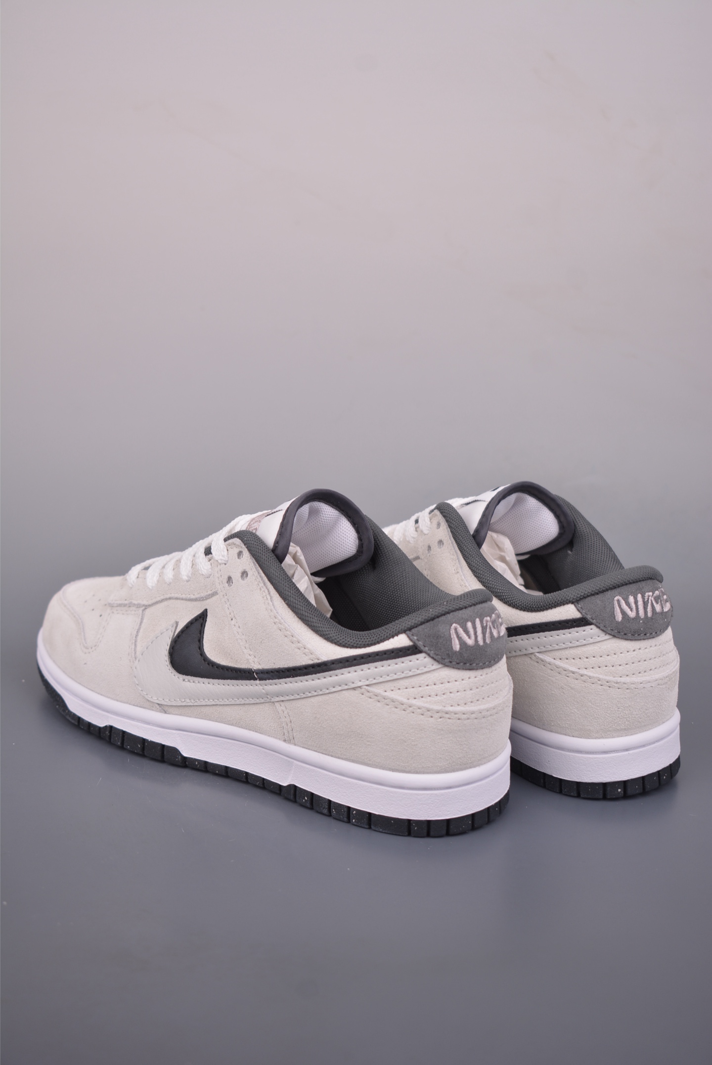 NIKE SB Dunk Low HV180-101-Top High Quatity Cheap Sneakers Fashion Clothing Clothes Bags handbags Shoes of all Brand wholesale With The best Quality And Beautiful Price from China Factory Chinese suppliers wholesaler seller NIKE SB Dunk Low HV180-101