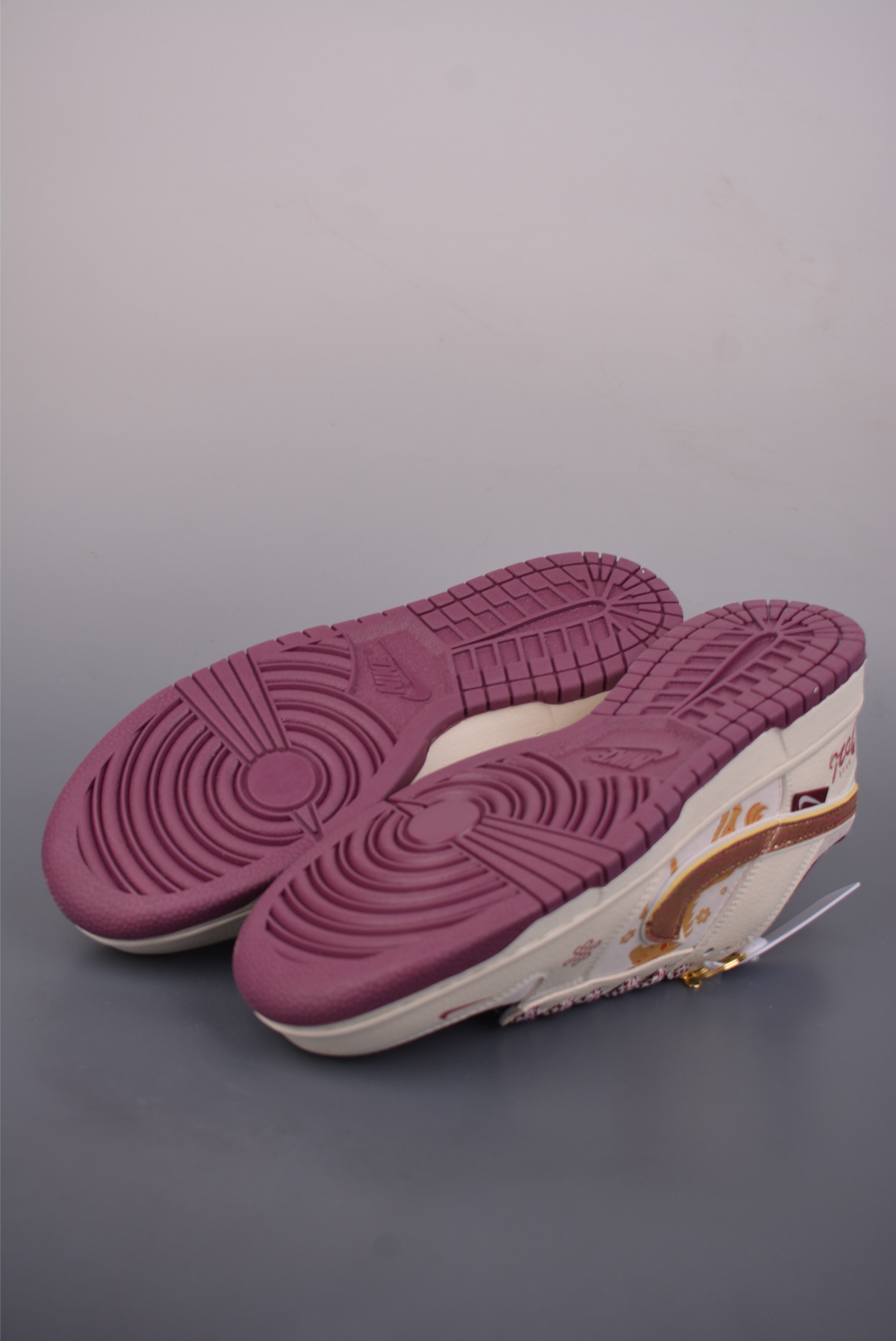 Nike SB Dunk Low 马年限定 DN3168-023-Top High Quatity Cheap Sneakers Fashion Clothing Clothes Bags handbags Shoes of all Brand wholesale With The best Quality And Beautiful Price from China Factory Chinese suppliers wholesaler seller Nike SB Dunk Low 马年限定 DN3168-023