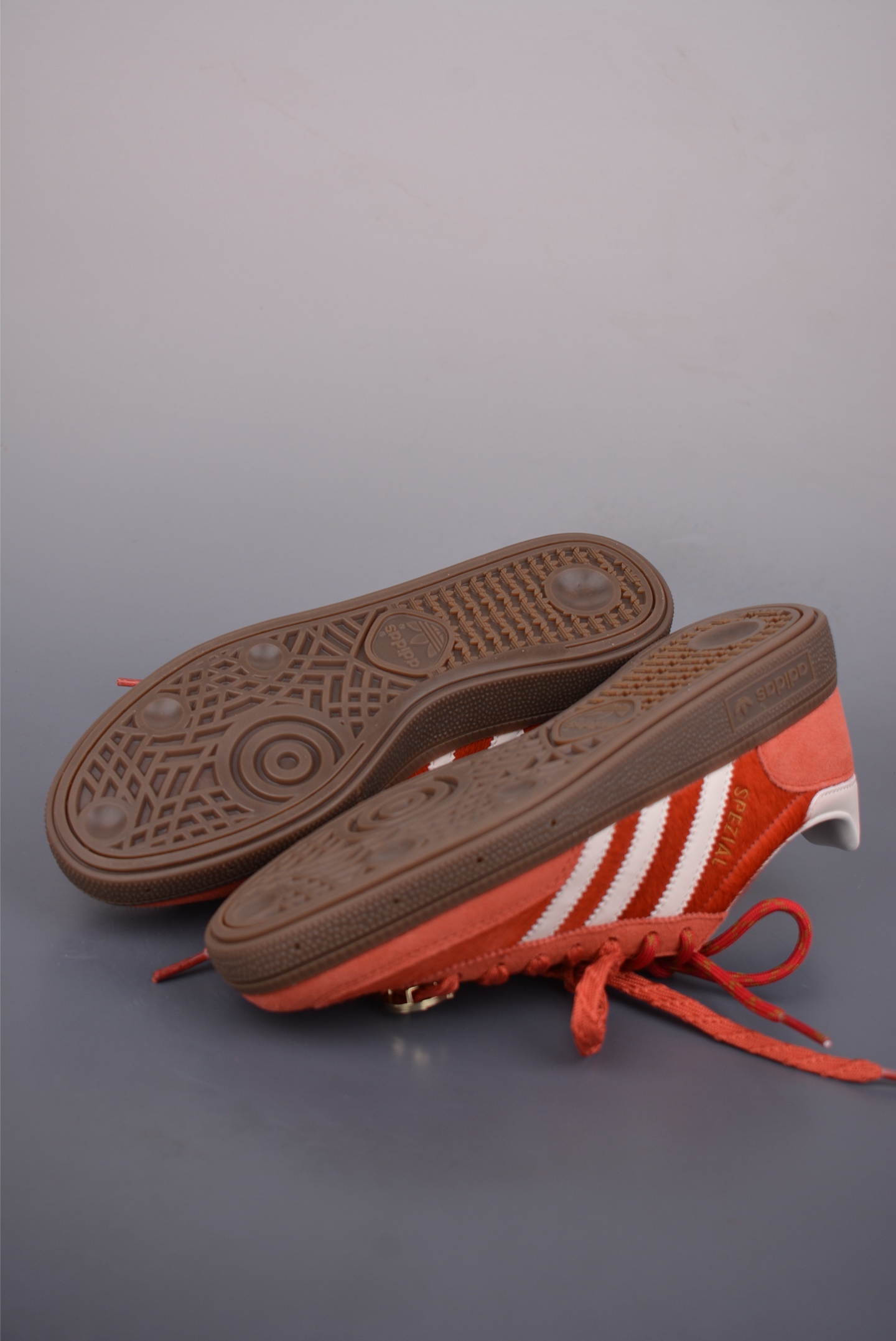 Adidas Handball Spezial 版本 阿迪达斯经典款 复古休闲板鞋 KJ6299-Top High Quatity Cheap Sneakers Fashion Clothing Clothes Bags handbags Shoes of all Brand wholesale With The best Quality And Beautiful Price from China Factory Chinese suppliers wholesaler seller Adidas Handball Spezial 版本 阿迪达斯经典款 复古休闲板鞋 KJ6299