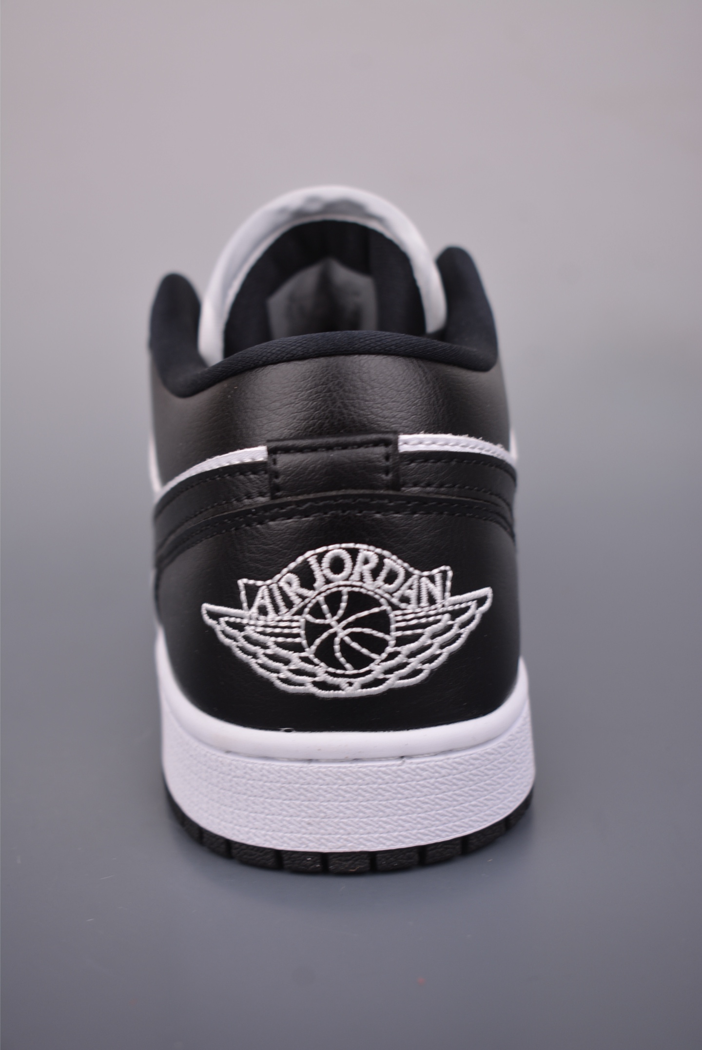 200 Air Jordan 1 Low 黑白 AJ1乔1低帮休闲板鞋 DC0774-101-Chinese UA Cheap High Quatity Brand Clothes Bags handbags Sneakers wholesale wholesaler seller from China Factory suppliers Fashion Clothing Shoes best Quality Beautiful Price 200 Air Jordan 1 Low 黑白 AJ1乔1低帮休闲板鞋 DC0774-101
