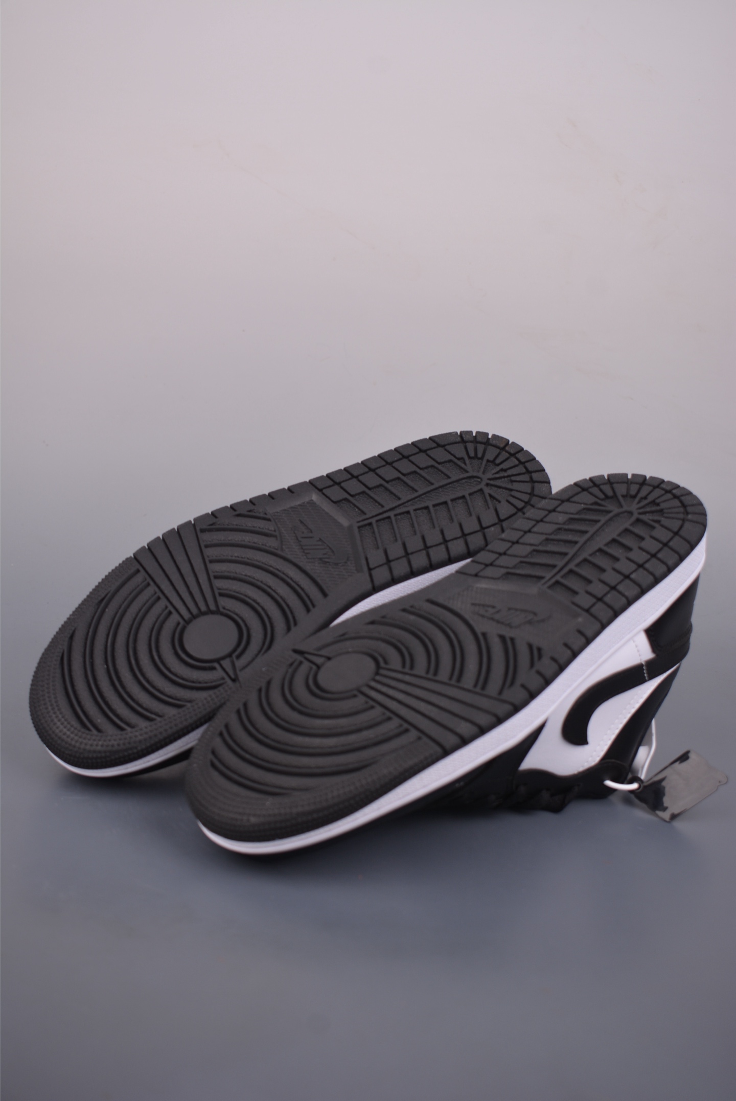 200 Air Jordan 1 Low 黑白 AJ1乔1低帮休闲板鞋 DC0774-101-Chinese UA Cheap High Quatity Brand Clothes Bags handbags Sneakers wholesale wholesaler seller from China Factory suppliers Fashion Clothing Shoes best Quality Beautiful Price 200 Air Jordan 1 Low 黑白 AJ1乔1低帮休闲板鞋 DC0774-101