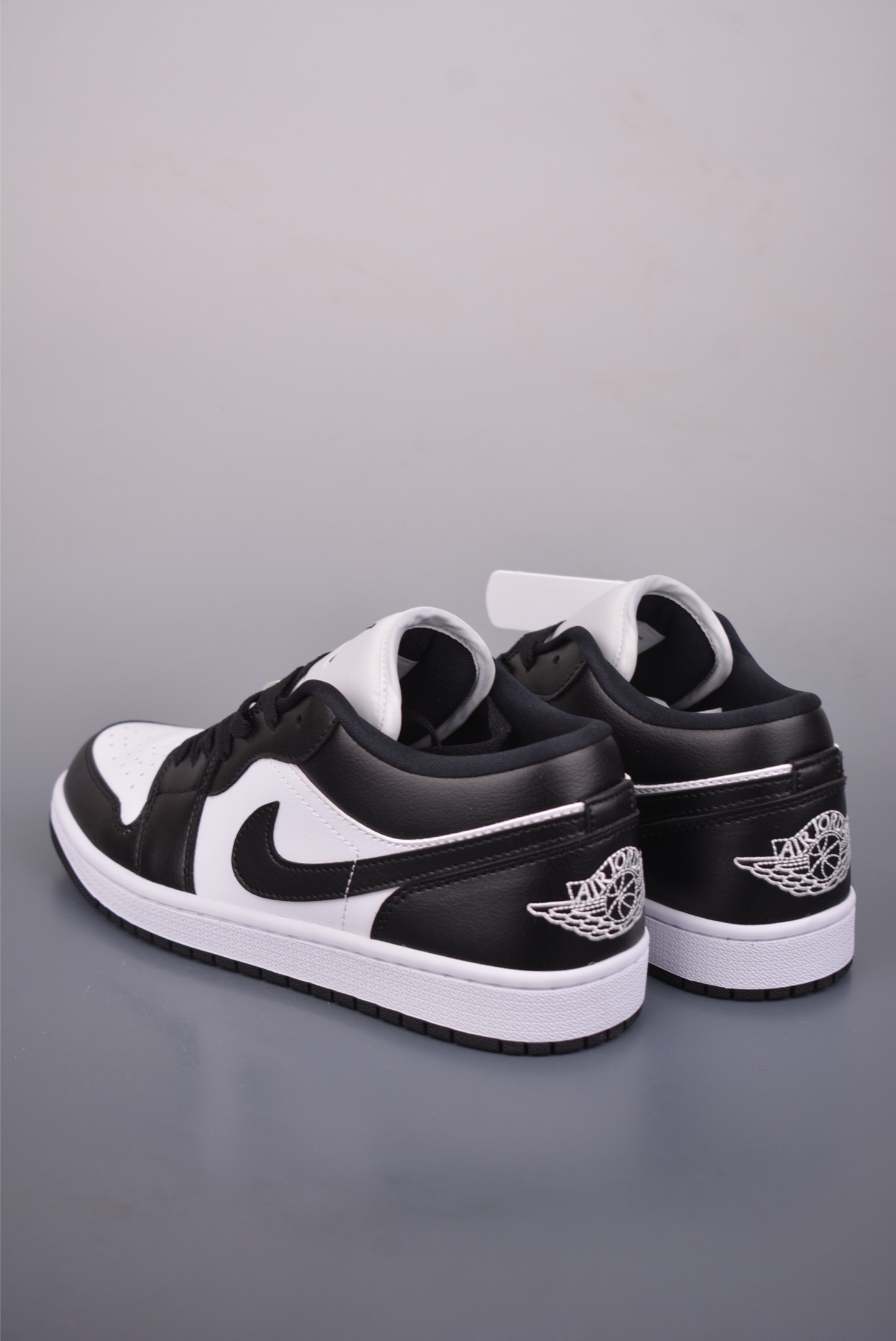 200 Air Jordan 1 Low 黑白 AJ1乔1低帮休闲板鞋 DC0774-101-Chinese UA Cheap High Quatity Brand Clothes Bags handbags Sneakers wholesale wholesaler seller from China Factory suppliers Fashion Clothing Shoes best Quality Beautiful Price 200 Air Jordan 1 Low 黑白 AJ1乔1低帮休闲板鞋 DC0774-101