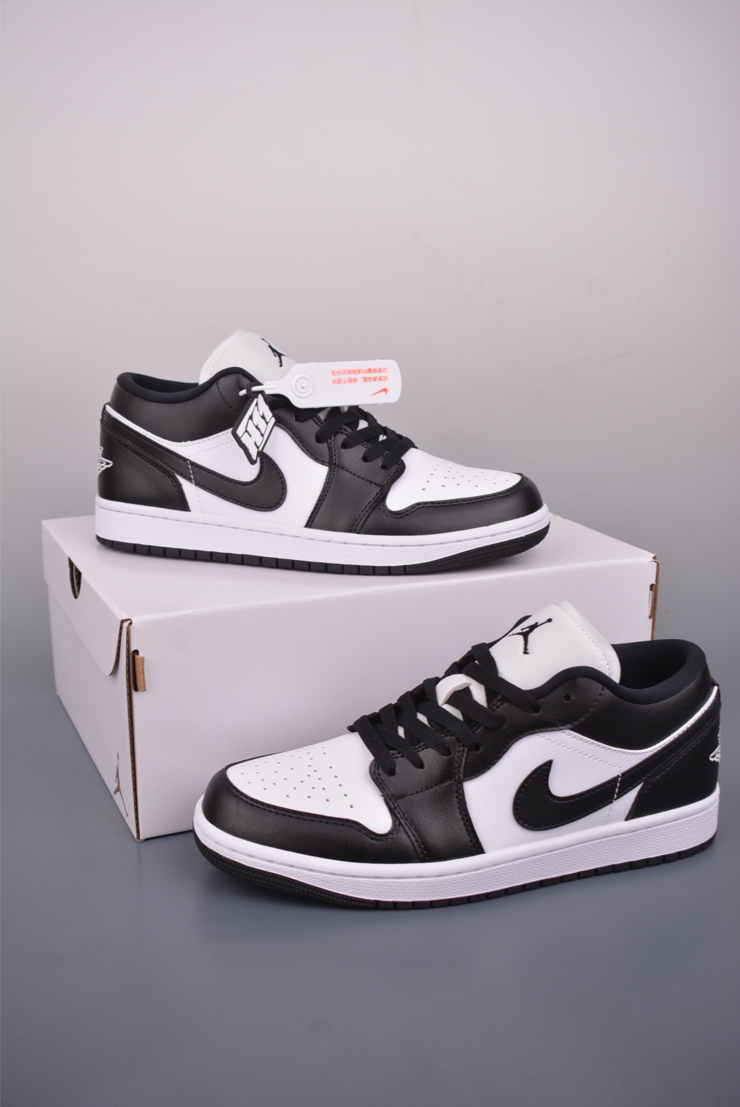 200 Air Jordan 1 Low 黑白 AJ1乔1低帮休闲板鞋 DC0774-101-Chinese UA Cheap High Quatity Brand Clothes Bags handbags Sneakers wholesale wholesaler seller from China Factory suppliers Fashion Clothing Shoes best Quality Beautiful Price 200 Air Jordan 1 Low 黑白 AJ1乔1低帮休闲板鞋 DC0774-101
