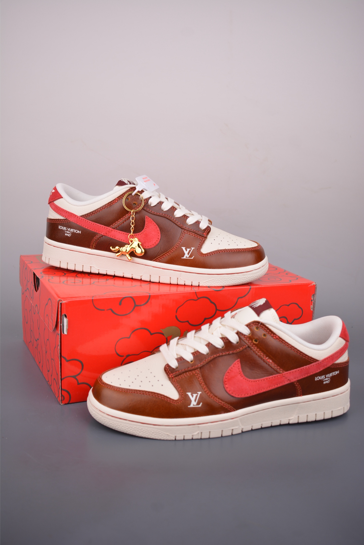 260 Nike SB Dunk Low 马年限定 DS6608-025-Chinese UA Cheap High Quatity Brand Clothes Bags handbags Sneakers wholesale wholesaler seller from China Factory suppliers Fashion Clothing Shoes best Quality Beautiful Price 260 Nike SB Dunk Low 马年限定 DS6608-025