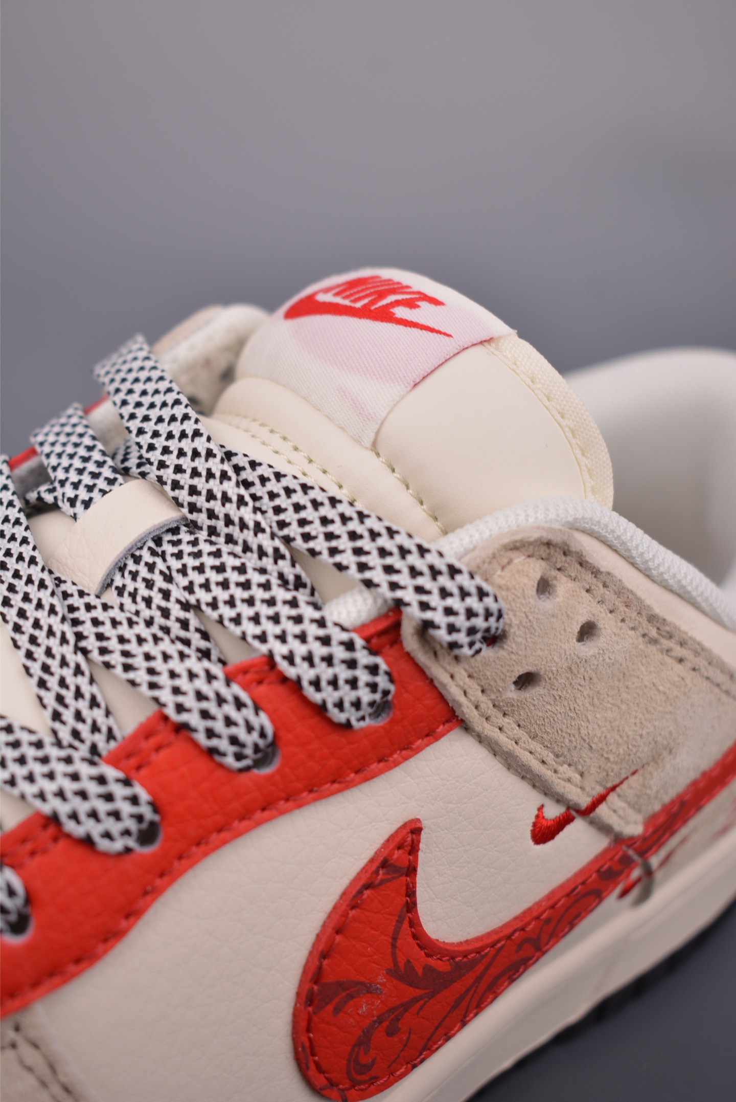 260 Nike SB Dunk Low 马年限定 ZH2598-806
