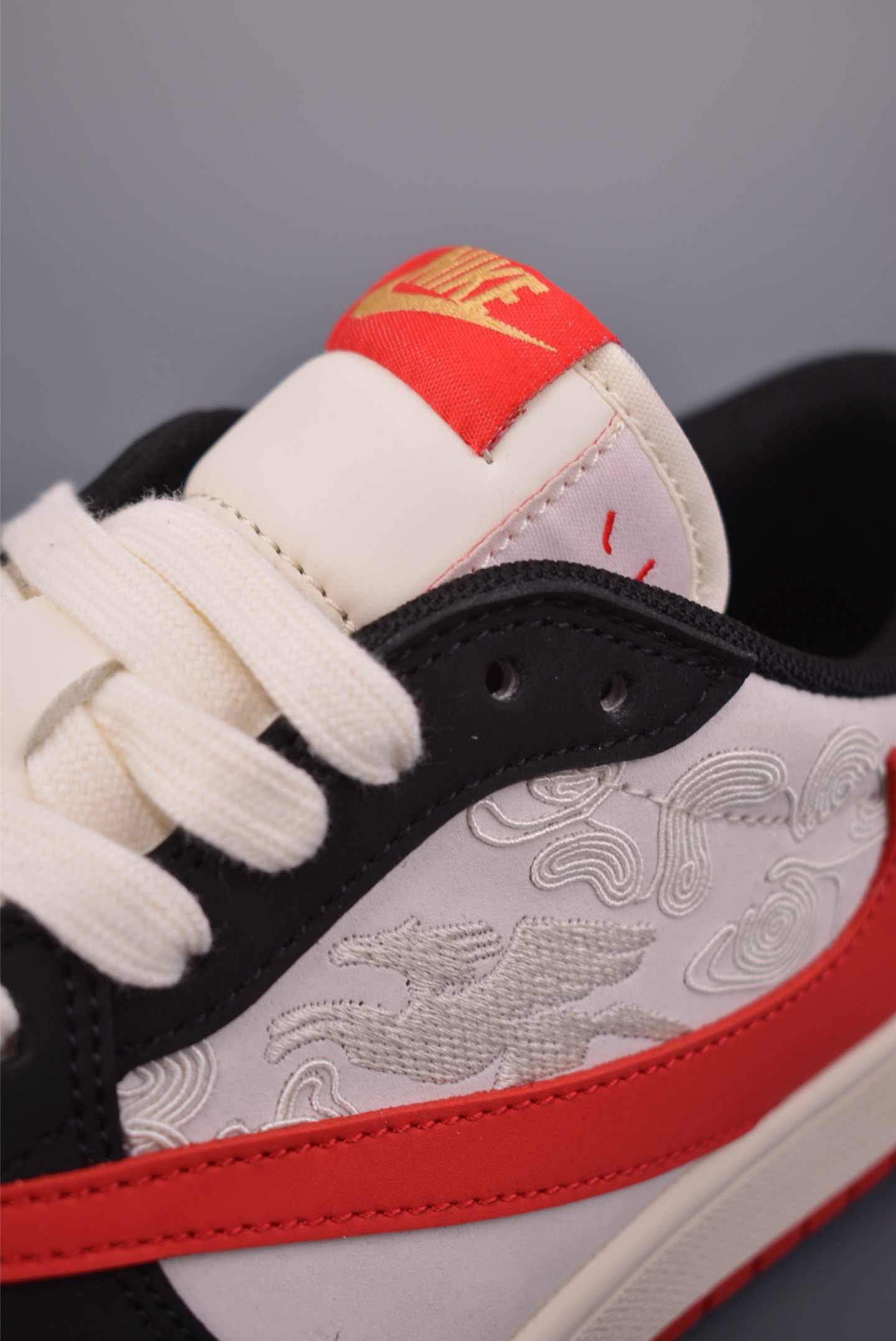 280 Fragment x Travis Scott x 马年限定 Air Jordan 1 Low 三方联名倒钩 FF9989-014-Chinese UA Cheap High Quatity Brand Clothes Bags handbags Sneakers wholesale wholesaler seller from China Factory suppliers Fashion Clothing Shoes best Quality Beautiful Price 280 Fragment x Travis Scott x 马年限定 Air Jordan 1 Low 三方联名倒钩 FF9989-014