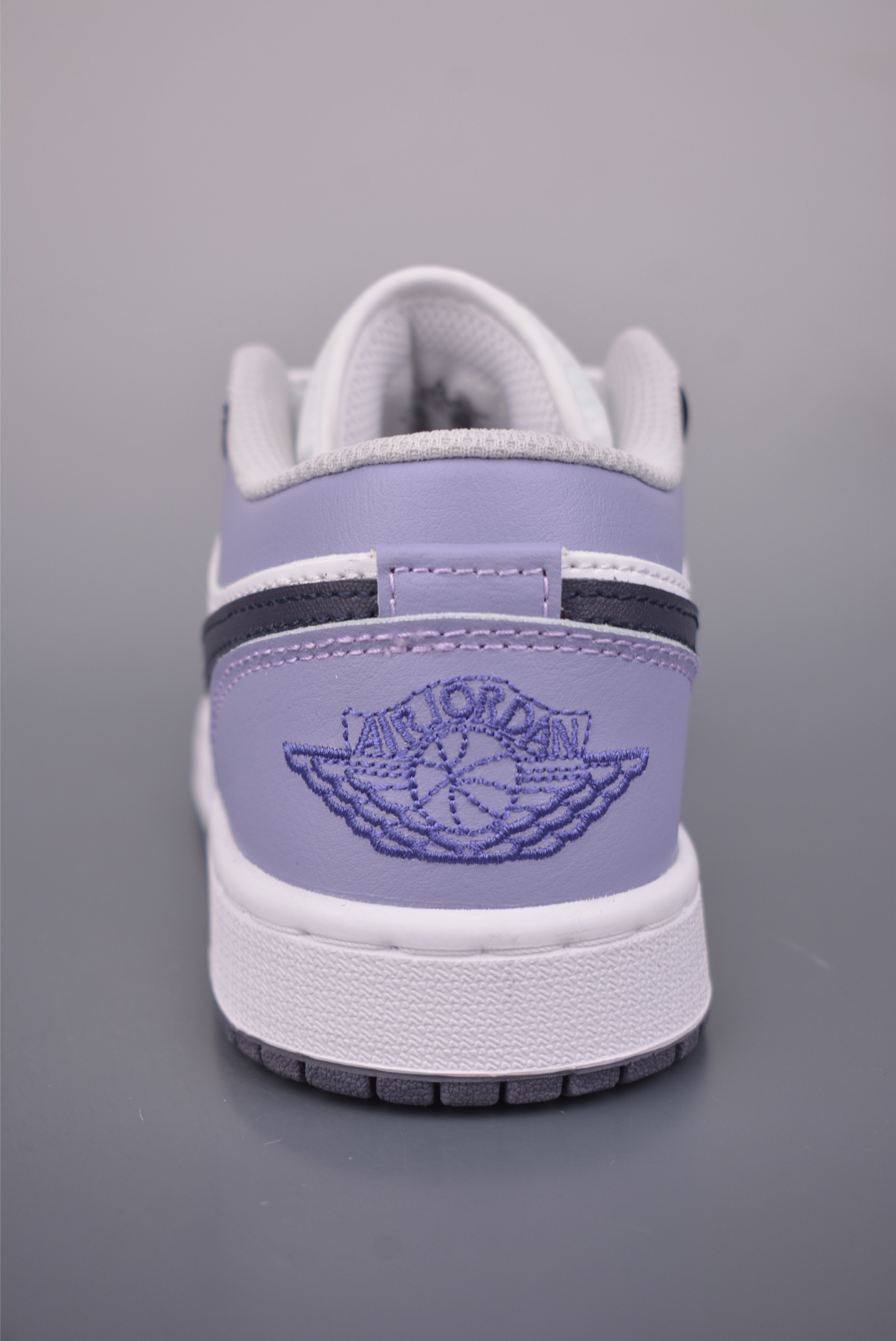200 Air Jordan 1 Low 白紫 AJ1乔1低帮休闲板鞋 553558-145-Chinese UA Cheap High Quatity Brand Clothes Bags handbags Sneakers wholesale wholesaler seller from China Factory suppliers Fashion Clothing Shoes best Quality Beautiful Price 200 Air Jordan 1 Low 白紫 AJ1乔1低帮休闲板鞋 553558-145