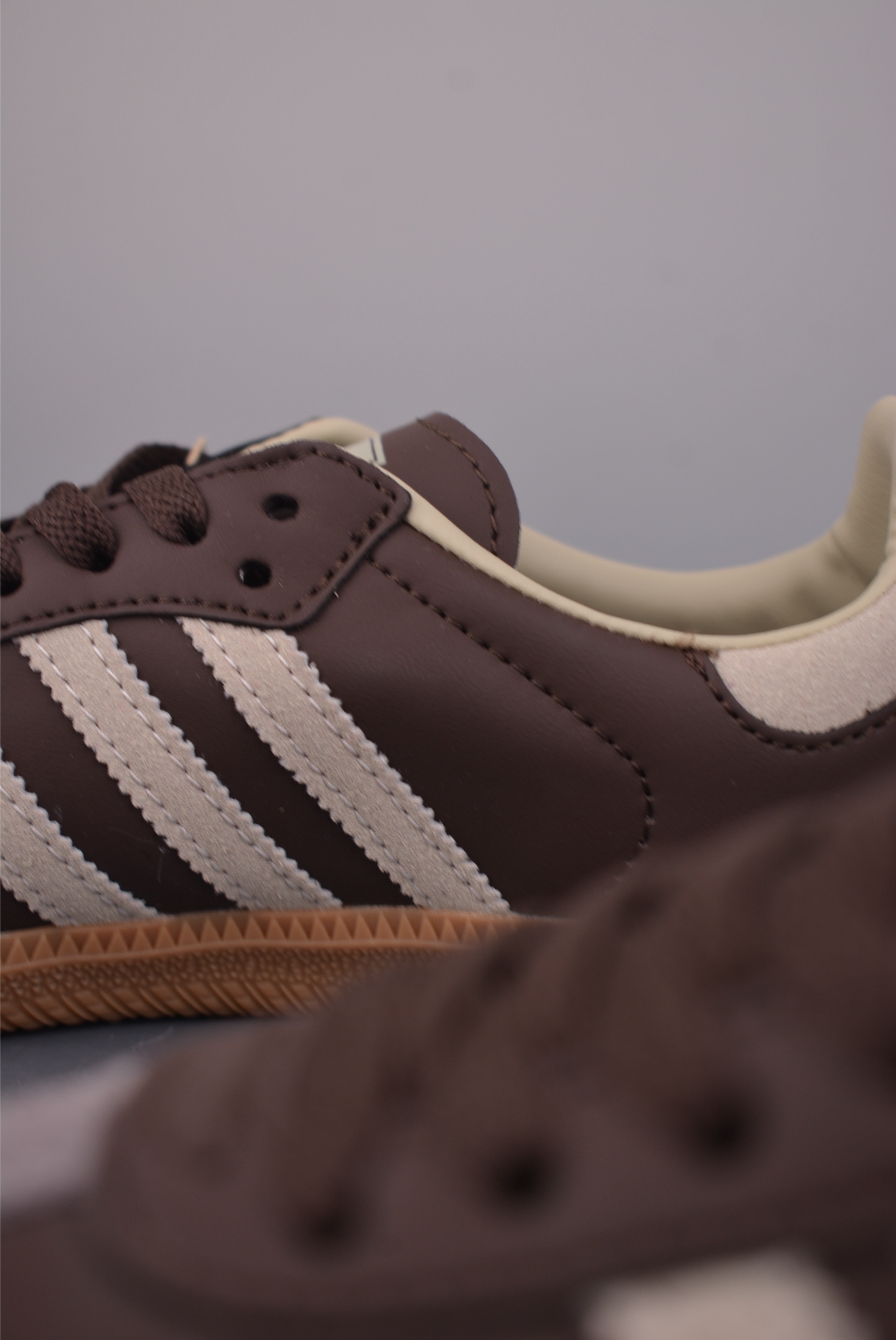 Adidas三叶草SAMBA 休闲板鞋 性价比天花板 ID1481-Top High Quatity Cheap Sneakers Fashion Clothing Clothes Bags handbags Shoes of all Brand wholesale With The best Quality And Beautiful Price from China Factory Chinese suppliers wholesaler seller Adidas三叶草SAMBA 休闲板鞋 性价比天花板 ID1481