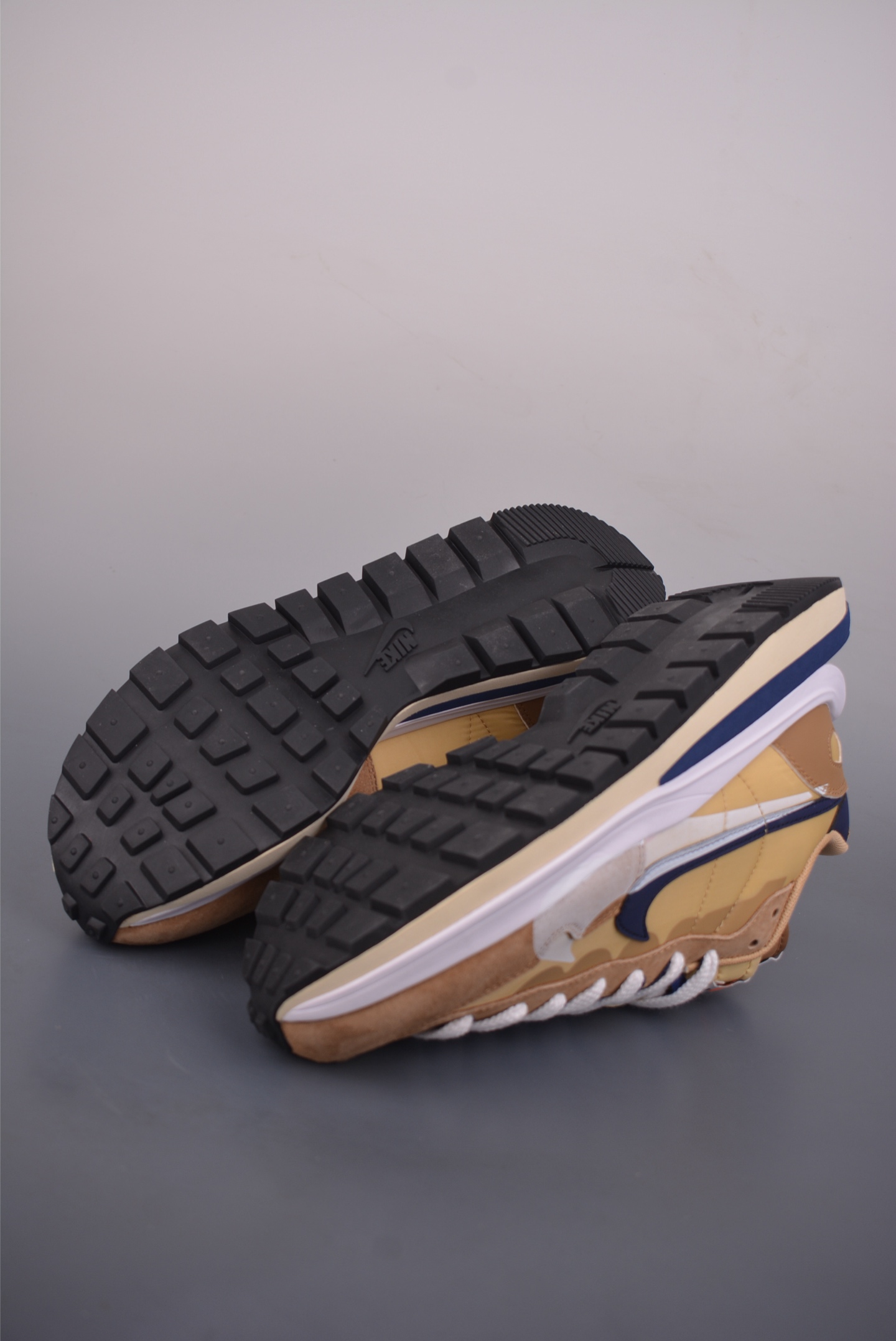 Sacai x NIKE VAPORWAFFLE 联名解构走秀款 DD1875-200-Top High Quatity Cheap Sneakers Fashion Clothing Clothes Bags handbags Shoes of all Brand wholesale With The best Quality And Beautiful Price from China Factory Chinese suppliers wholesaler seller Sacai x NIKE VAPORWAFFLE 联名解构走秀款 DD1875-200