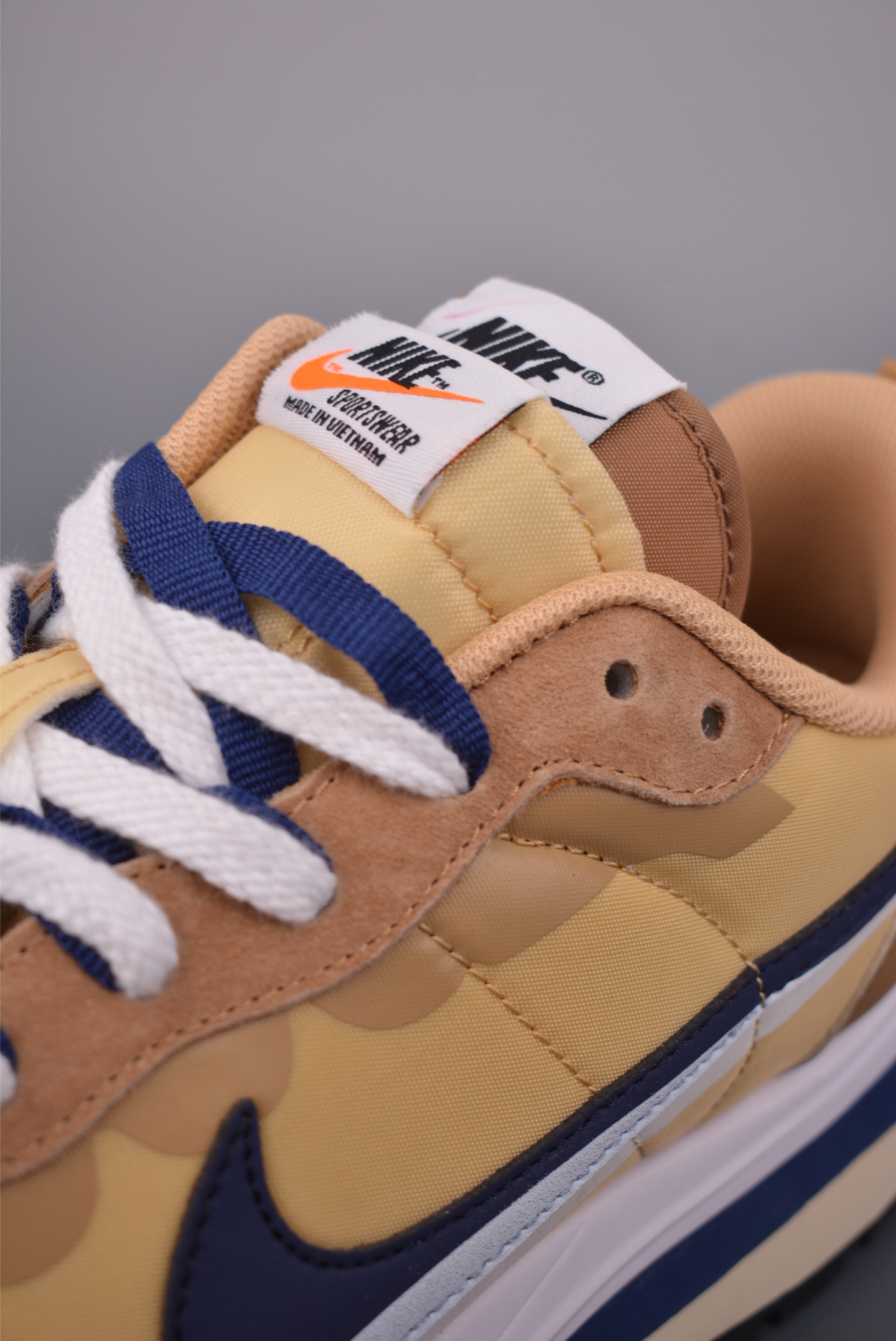 Sacai x NIKE VAPORWAFFLE 联名解构走秀款 DD1875-200-Top High Quatity Cheap Sneakers Fashion Clothing Clothes Bags handbags Shoes of all Brand wholesale With The best Quality And Beautiful Price from China Factory Chinese suppliers wholesaler seller Sacai x NIKE VAPORWAFFLE 联名解构走秀款 DD1875-200