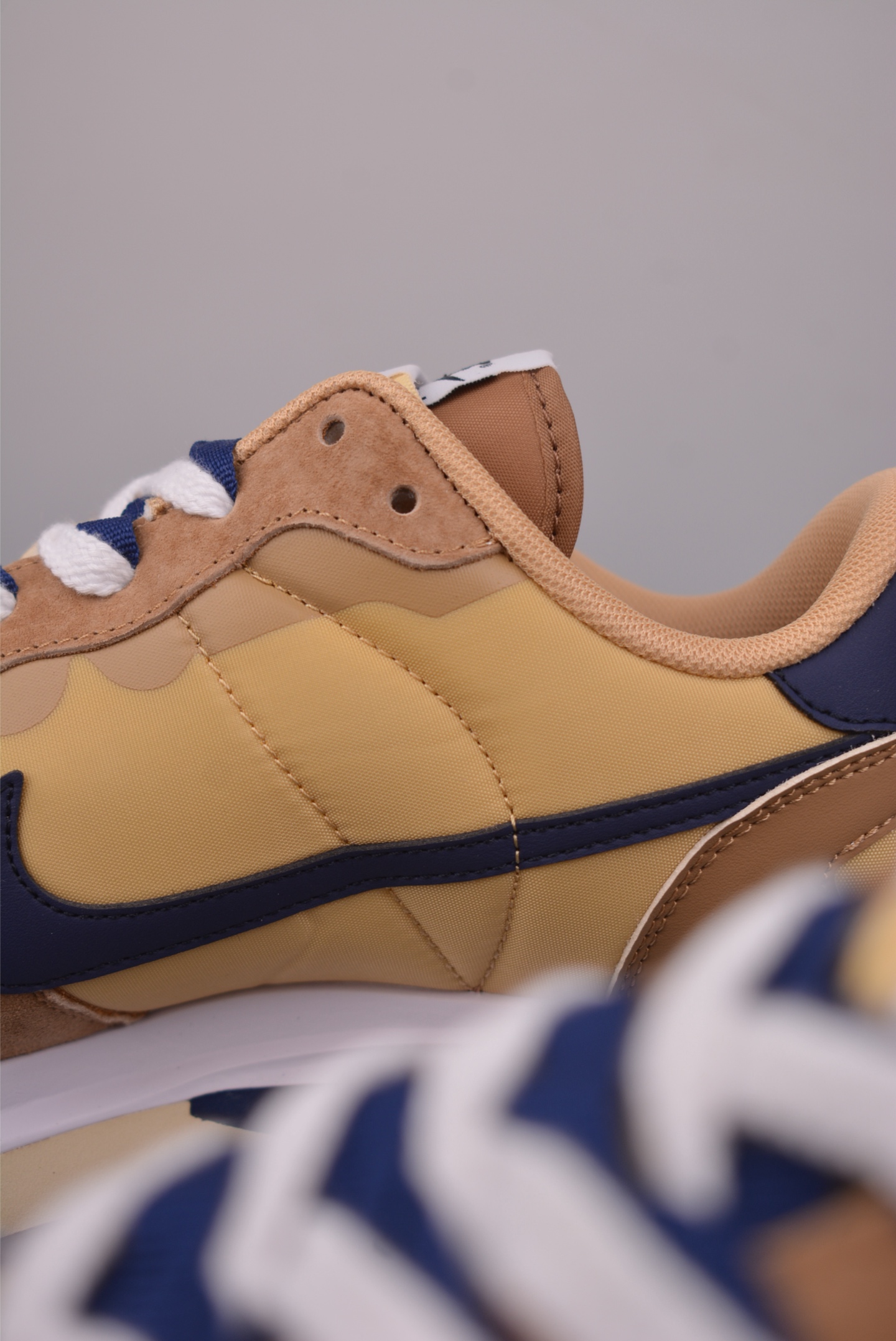 Sacai x NIKE VAPORWAFFLE 联名解构走秀款 DD1875-200-Top High Quatity Cheap Sneakers Fashion Clothing Clothes Bags handbags Shoes of all Brand wholesale With The best Quality And Beautiful Price from China Factory Chinese suppliers wholesaler seller Sacai x NIKE VAPORWAFFLE 联名解构走秀款 DD1875-200