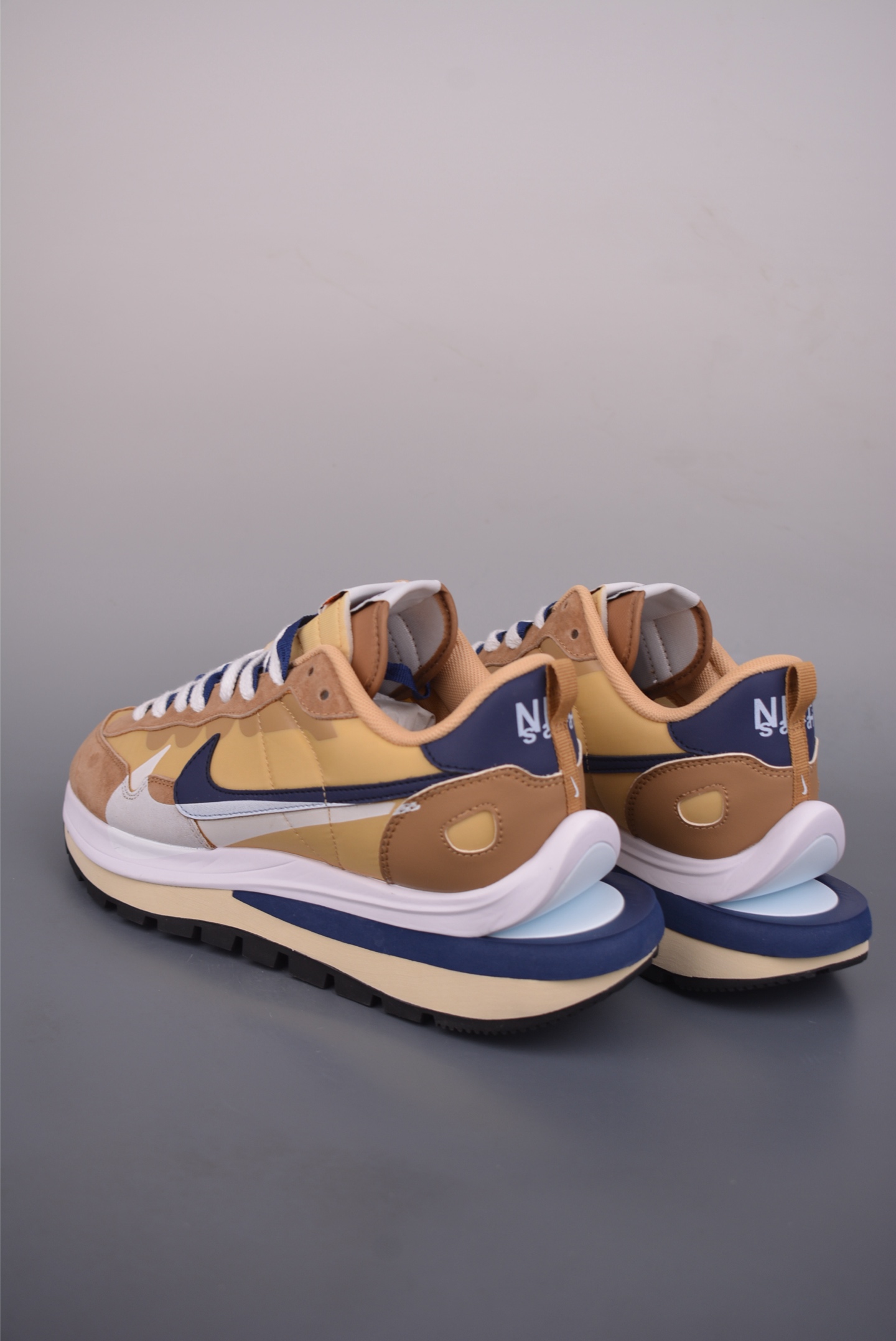 Sacai x NIKE VAPORWAFFLE 联名解构走秀款 DD1875-200-Top High Quatity Cheap Sneakers Fashion Clothing Clothes Bags handbags Shoes of all Brand wholesale With The best Quality And Beautiful Price from China Factory Chinese suppliers wholesaler seller Sacai x NIKE VAPORWAFFLE 联名解构走秀款 DD1875-200