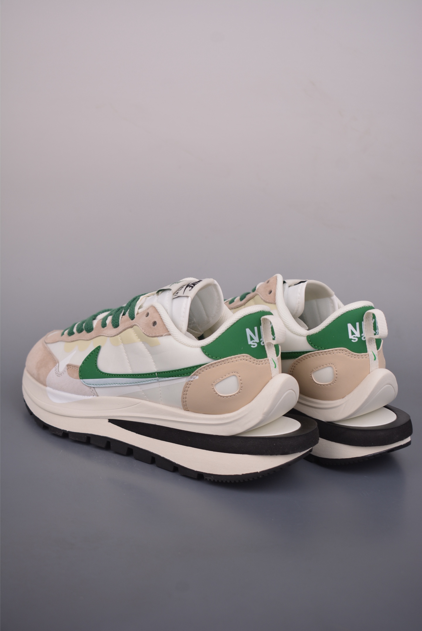 260 Sacai x NIKE VAPORWAFFLE 联名解构走秀款 DD1875-102