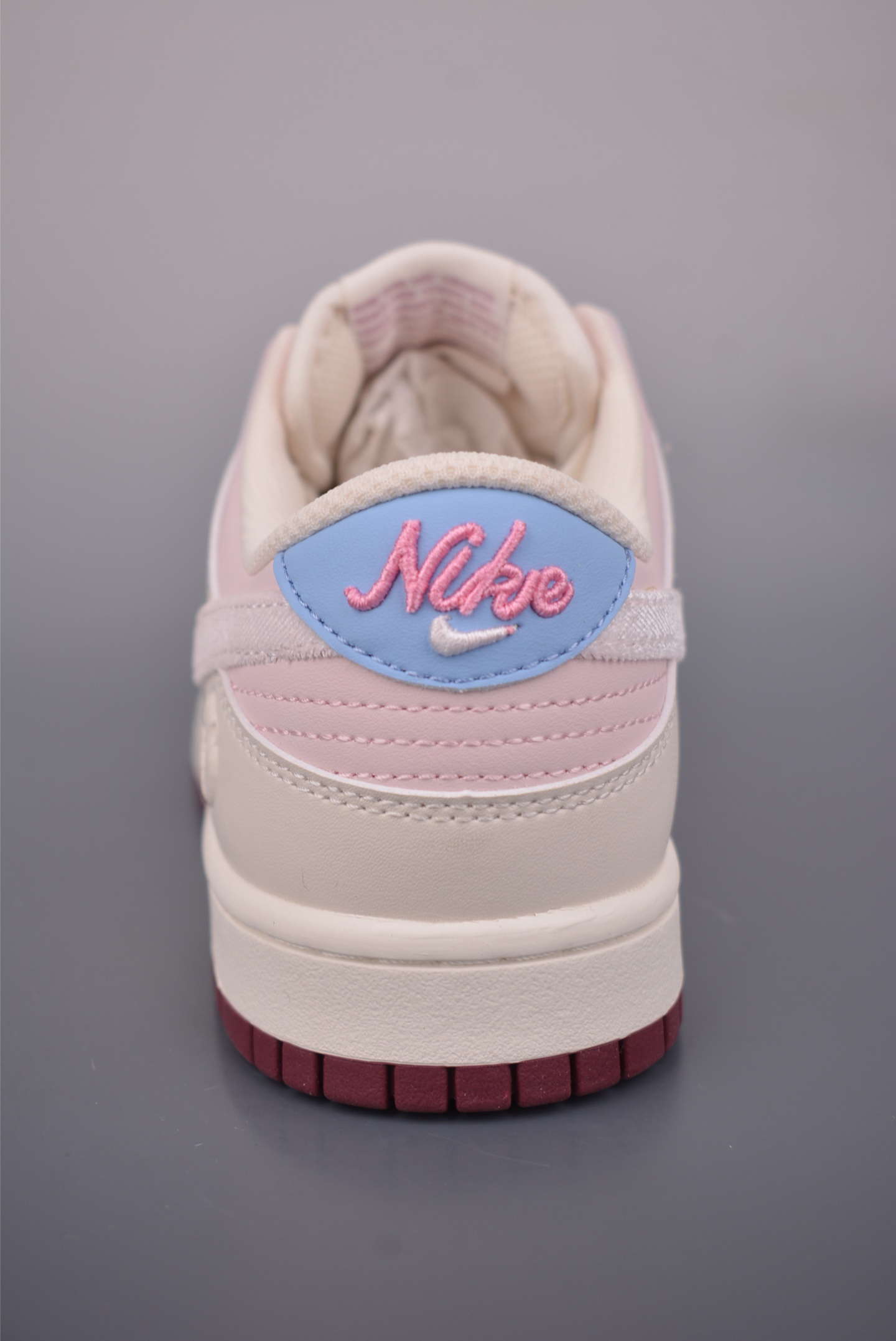 Nike SB Dunk Low 情人节限定 IQ1145-610