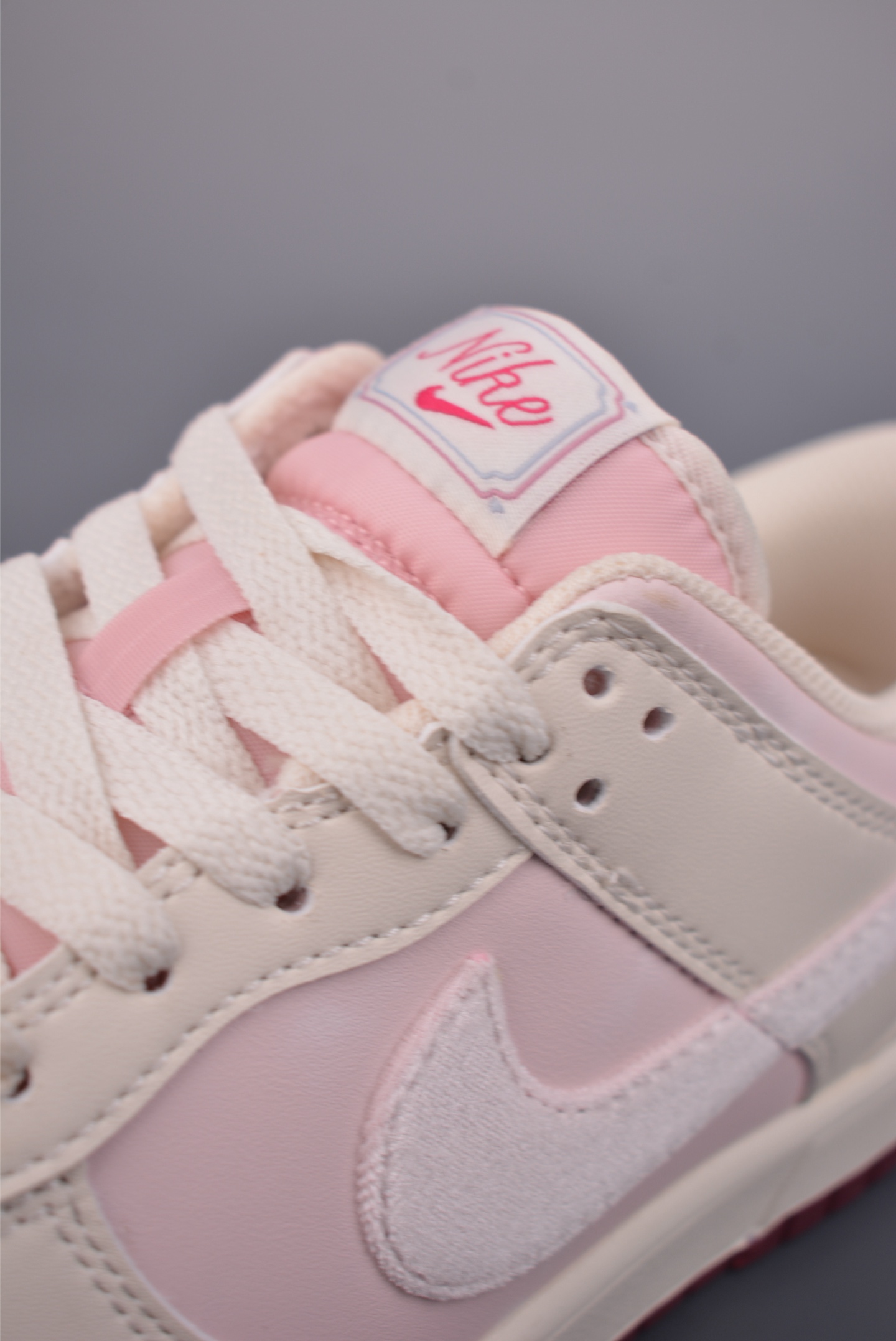 Nike SB Dunk Low 情人节限定 IQ1145-610